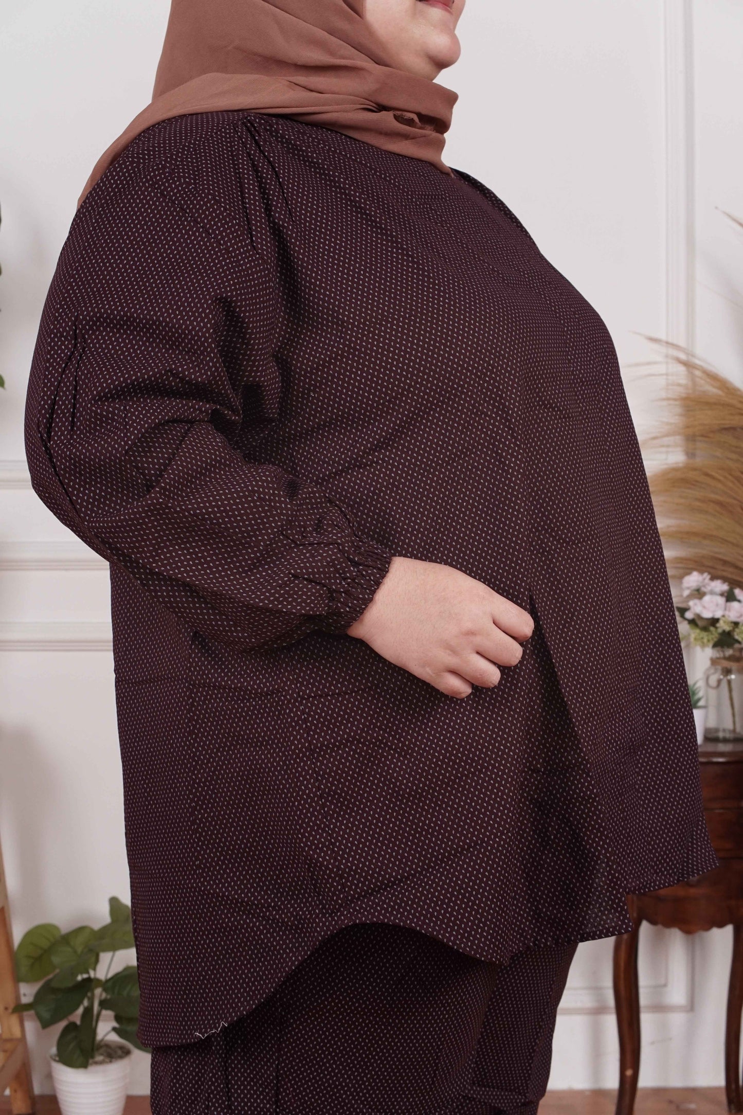 Yomi Official - Ayumi Set | Oneset Kemeja Abtrak Cappucino