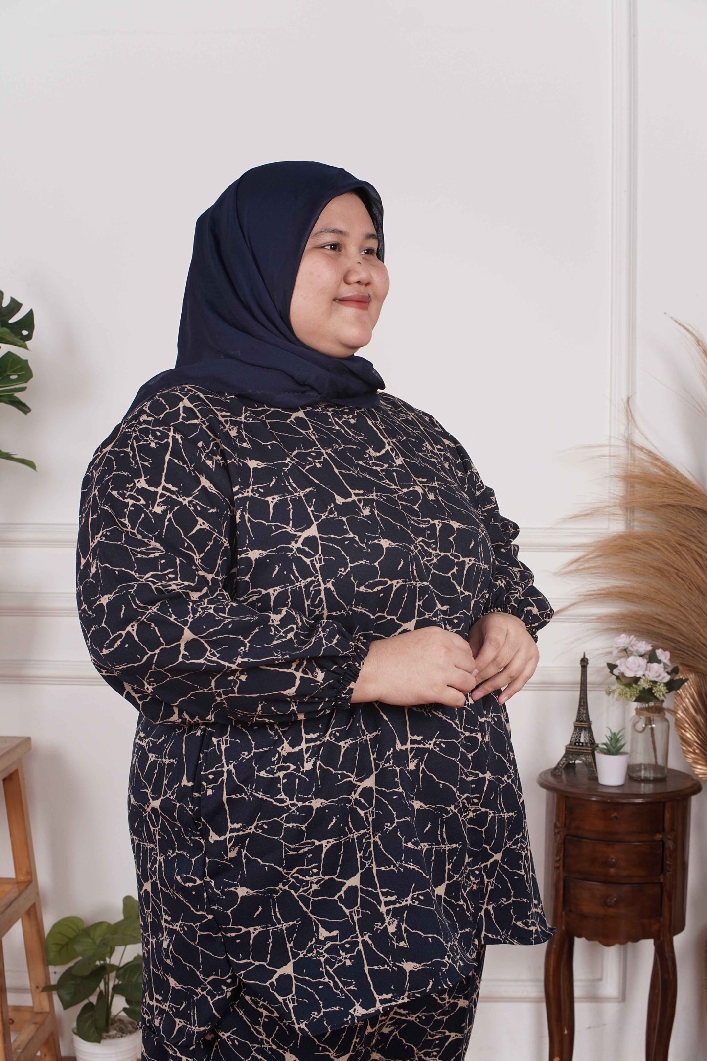 Yomi Official - Kemeja Only | Abstrak Navy