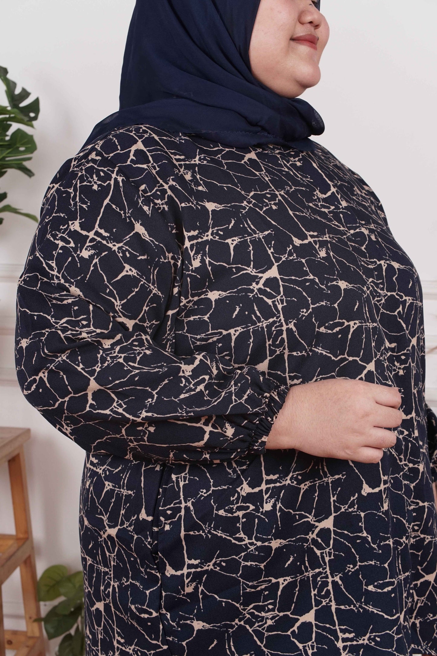 Yomi Official - Kemeja Only | Abstrak Navy