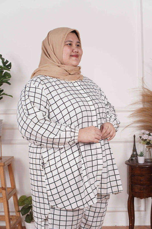 Yomi Official - Kemeja Only | Kotak Kotak Hitam BW