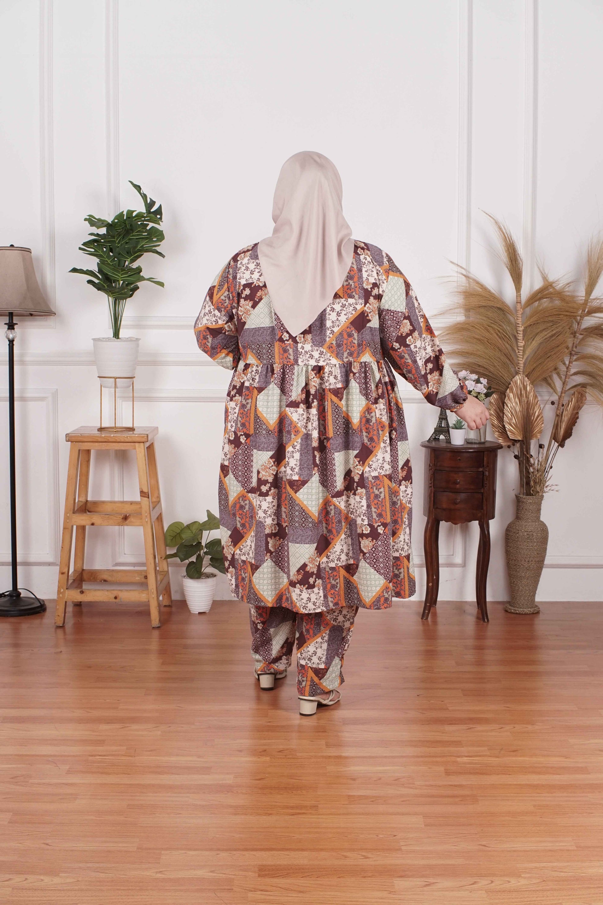 Yomi Official - Tunic Suit Emalia | Setelan Tunik Serut Etnik Maroon Choco