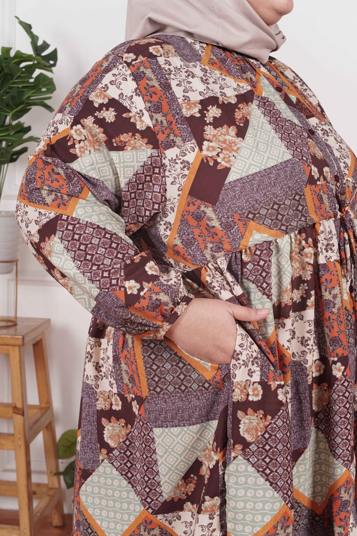 Yomi Official - Tunic Suit Emalia | Setelan Tunik Serut Etnik Maroon Choco