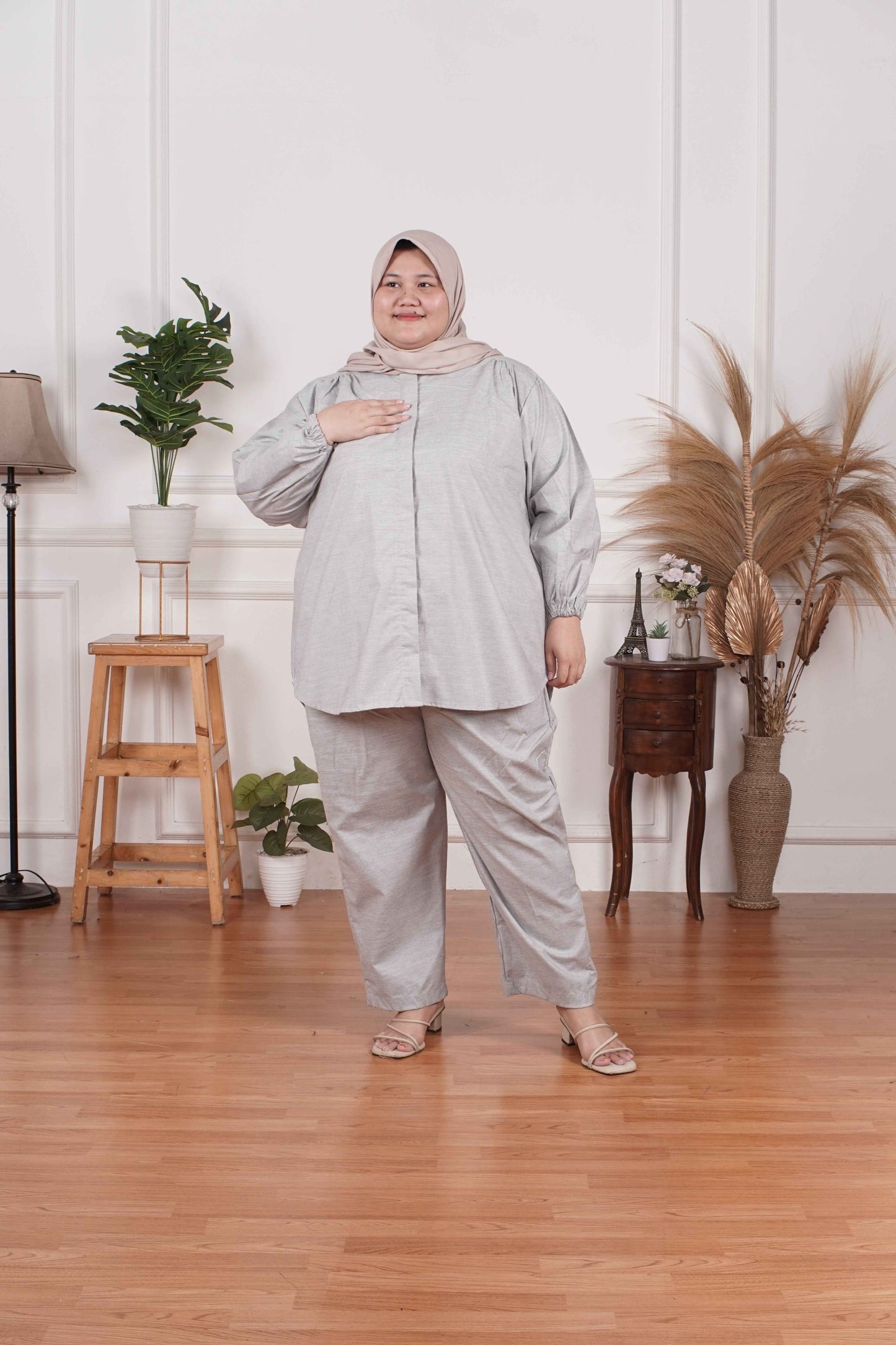 Yomi Official - Ayumi Set | Oneset Kemeja Abu muda