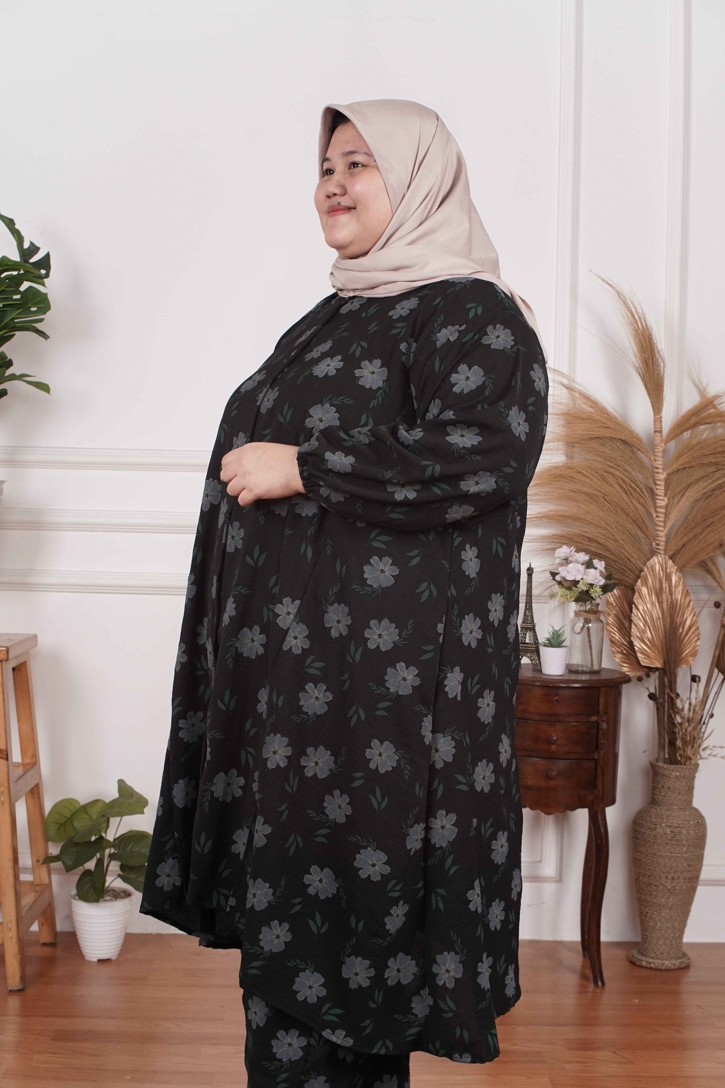 Yomi Official - Tunic Suit Yura | Setelan Tunik Slit Black Flowers