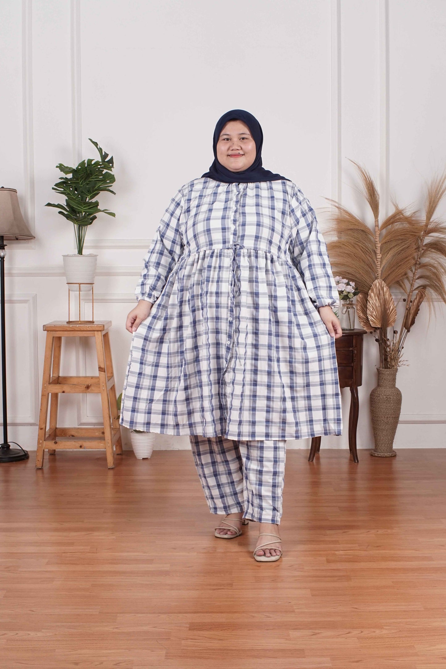 Yomi Official - Tunic Suit Emallia | Setelan Tunik Serut Denim Broken White