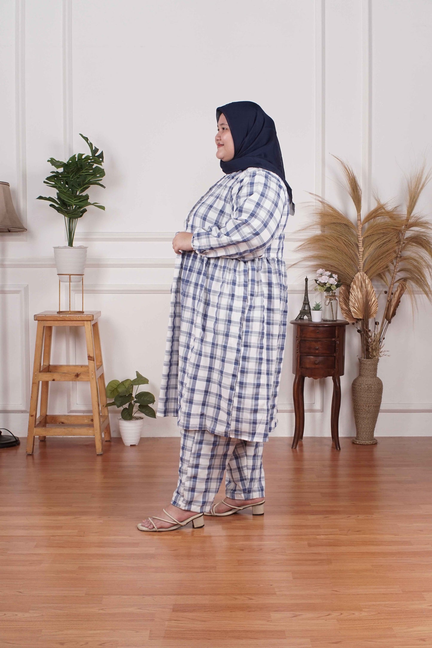Yomi Official - Tunic Suit Emallia | Setelan Tunik Serut Denim Broken White