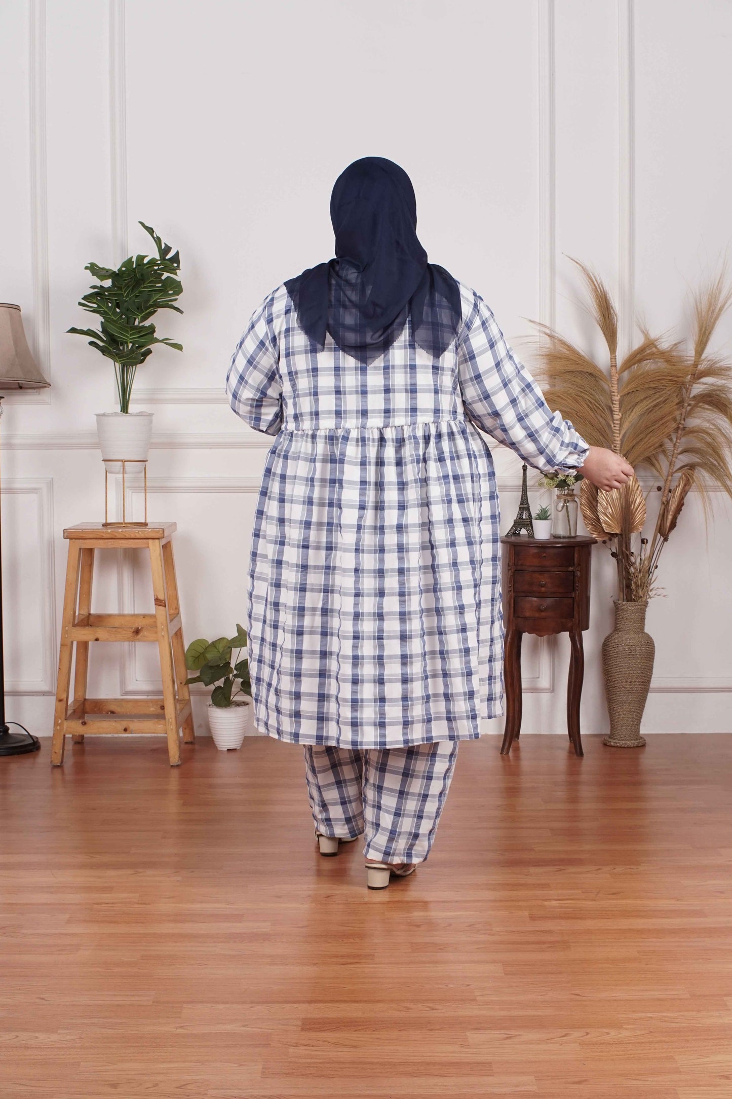 Yomi Official - Tunic Suit Emallia | Setelan Tunik Serut Denim Broken White