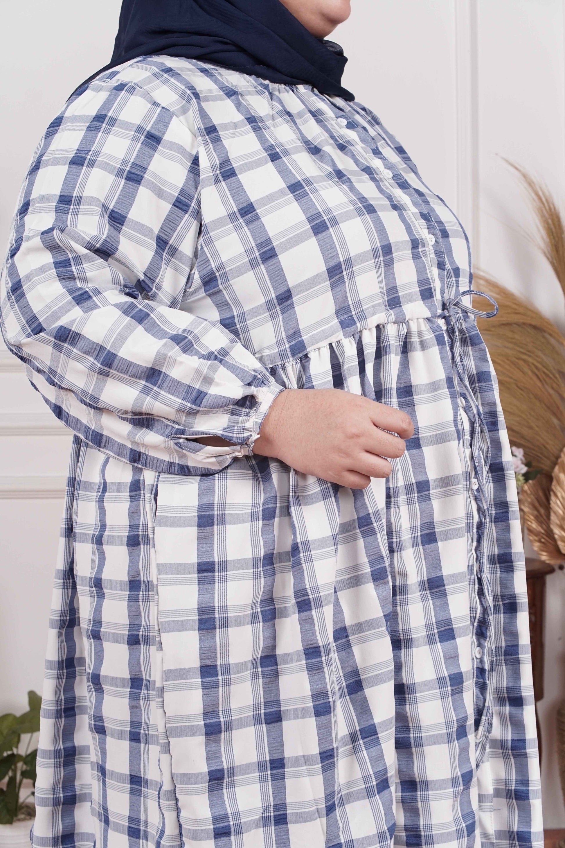 Yomi Official - Tunic Suit Emallia | Setelan Tunik Serut Denim Broken White