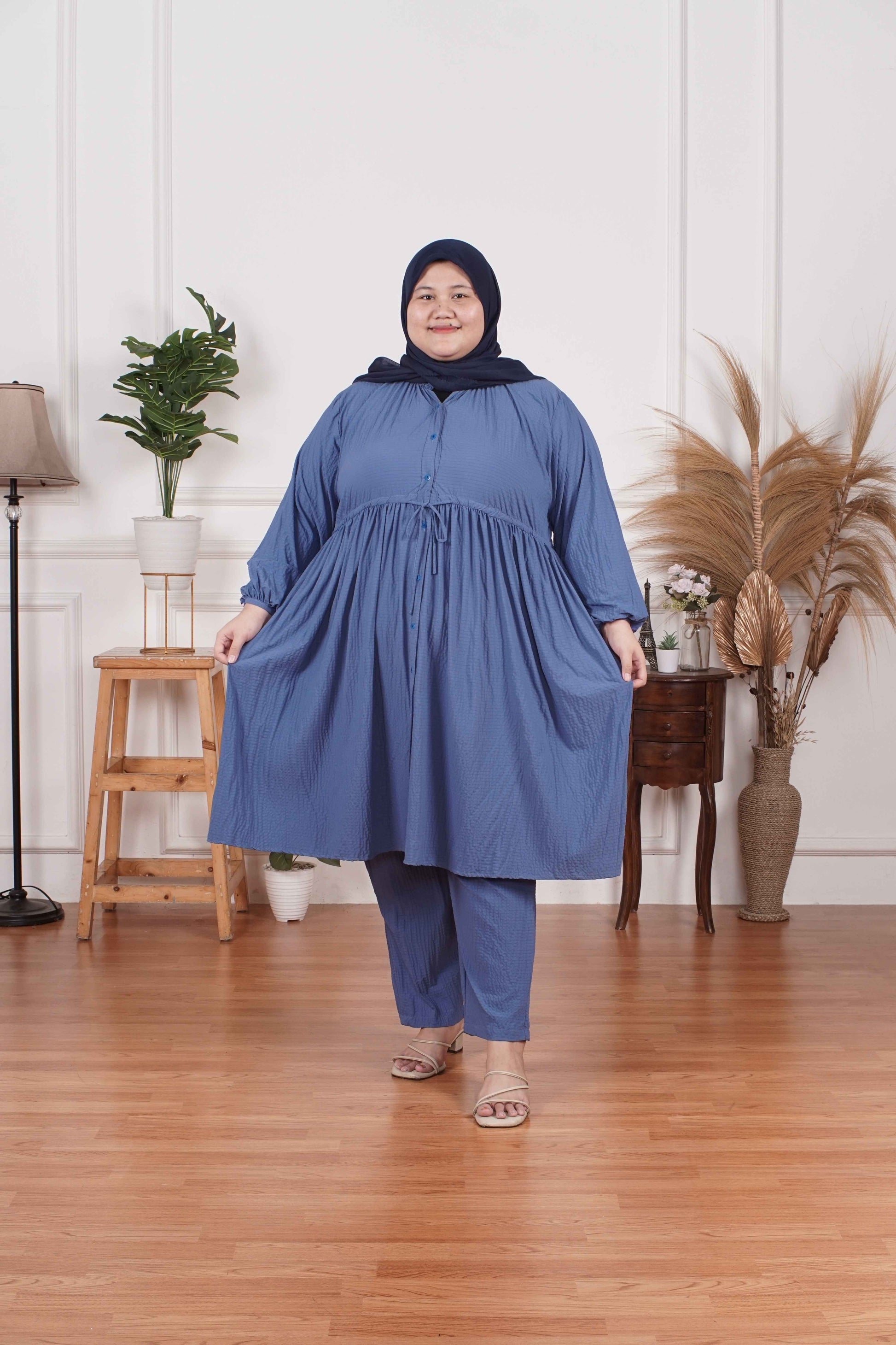 Yomi Official - Tunic Suit Emalia | Setelan Tunik Serut Blue Safir