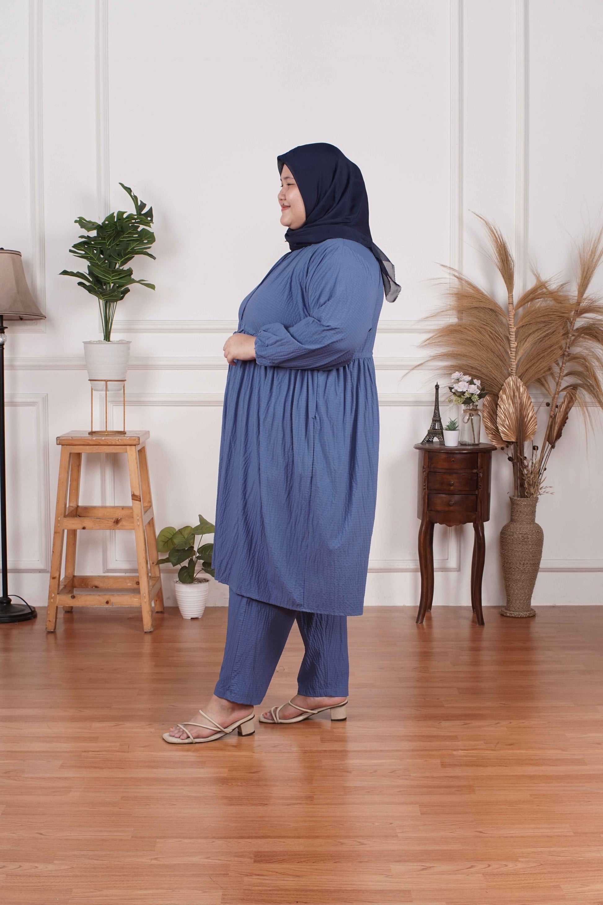 Yomi Official - Tunic Suit Emalia | Setelan Tunik Serut Blue Safir
