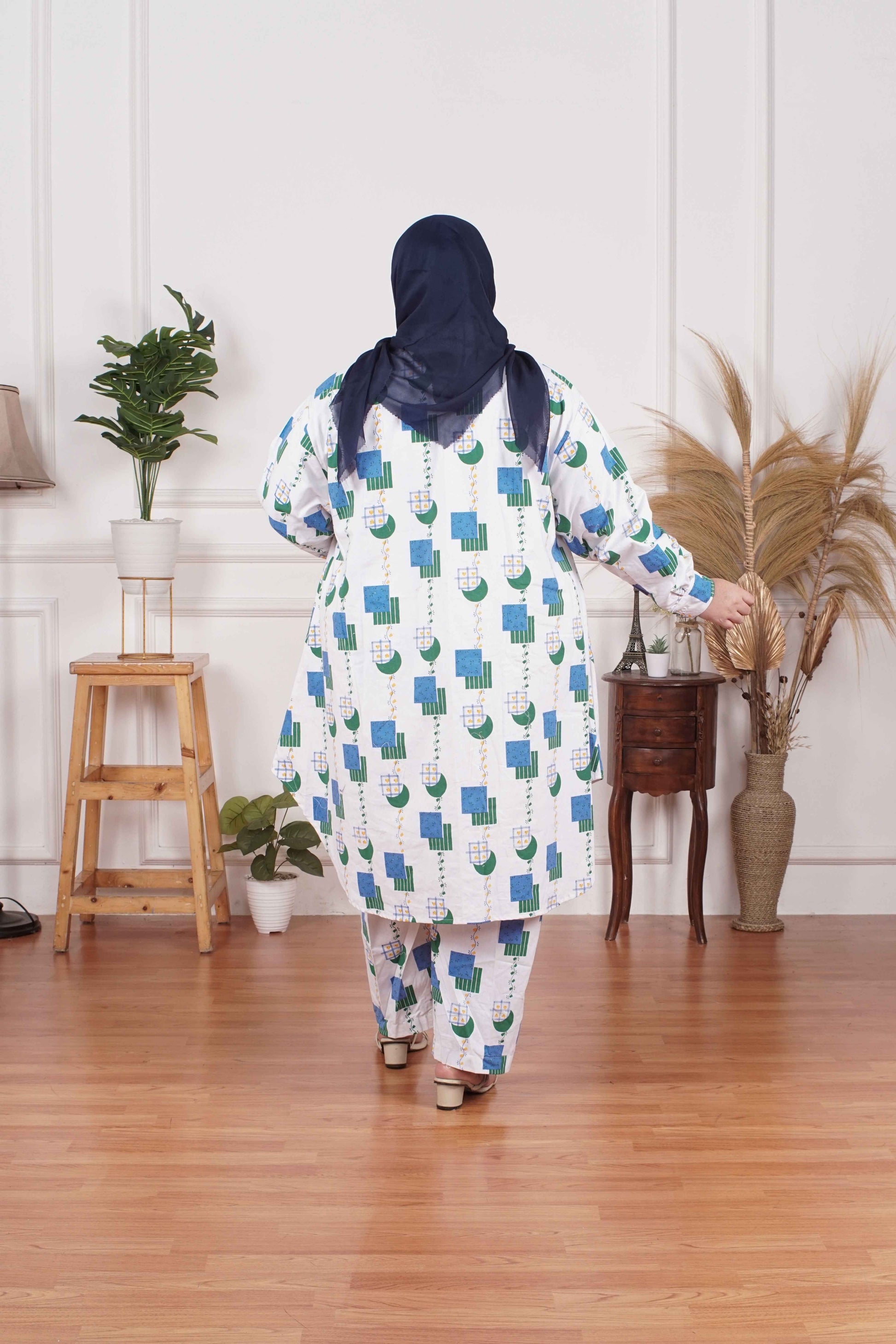 Yomi Official - Tunic Suit Azura | Setelan Tunik Cartoon Broken White