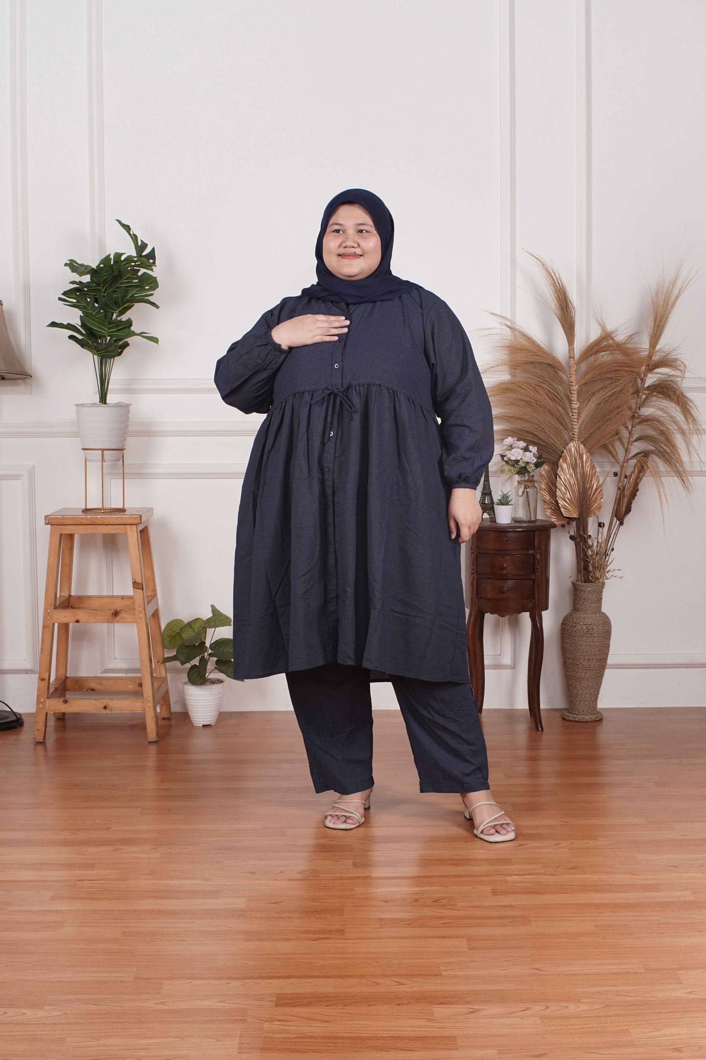 Yomi Official - Tunic Suit Ema - Setelan Tunik Serut Blue Jeans Dots