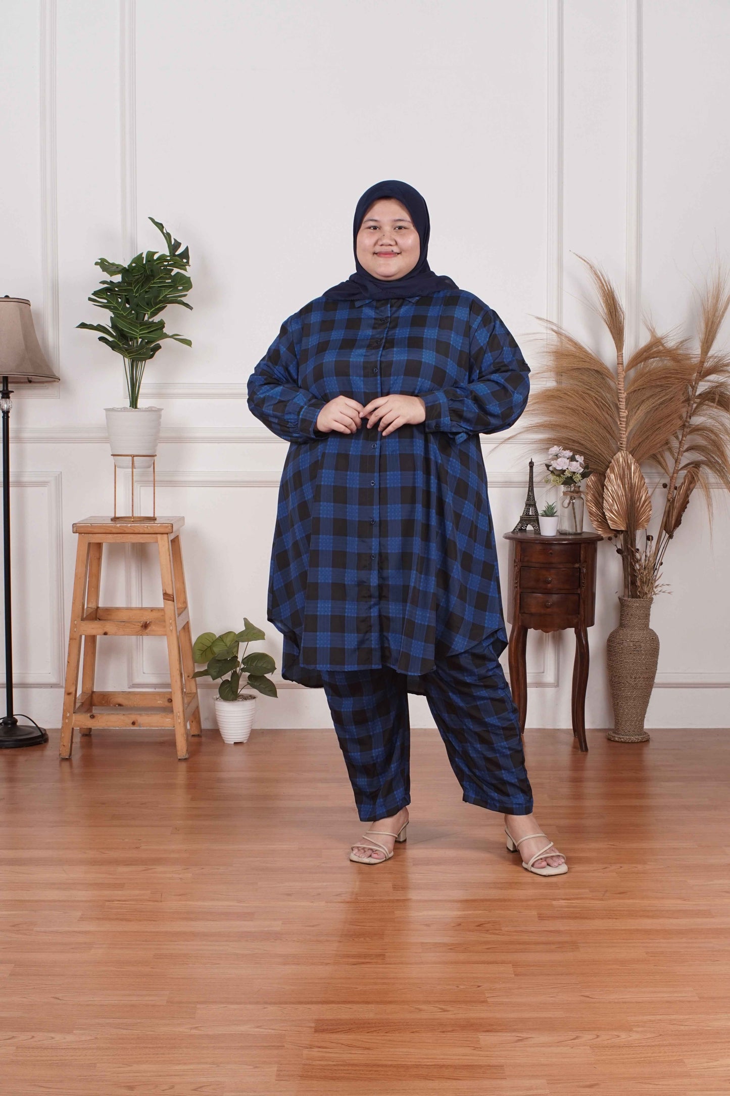Yomi Official - Tunic Suit Azura | Setelan Tunik Kotak Biru Hitam
