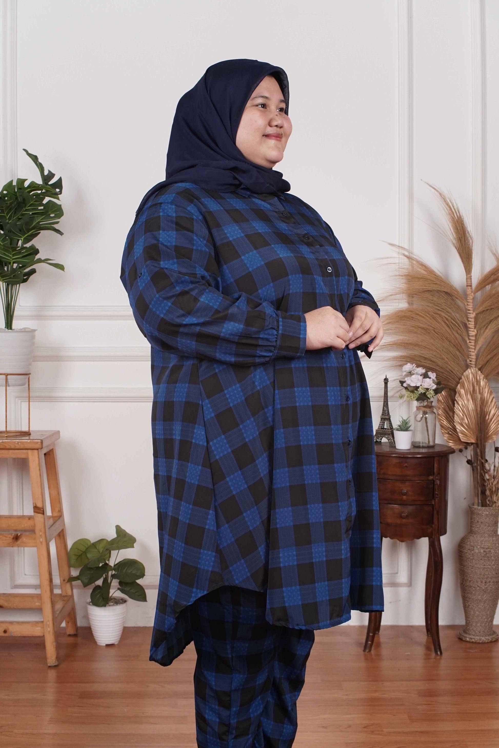 Yomi Official - Tunic Suit Azura | Setelan Tunik Kotak Biru Hitam