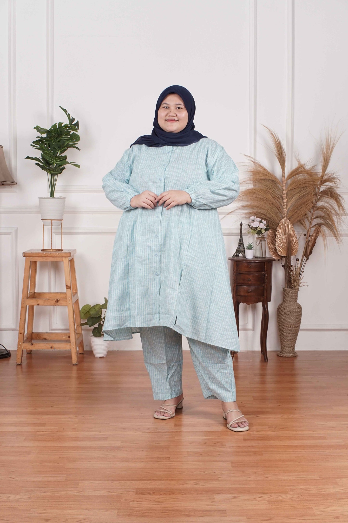 Yomi Official - Tunic Suit Yura | Setelan Tunik Slit Blue Bangkok