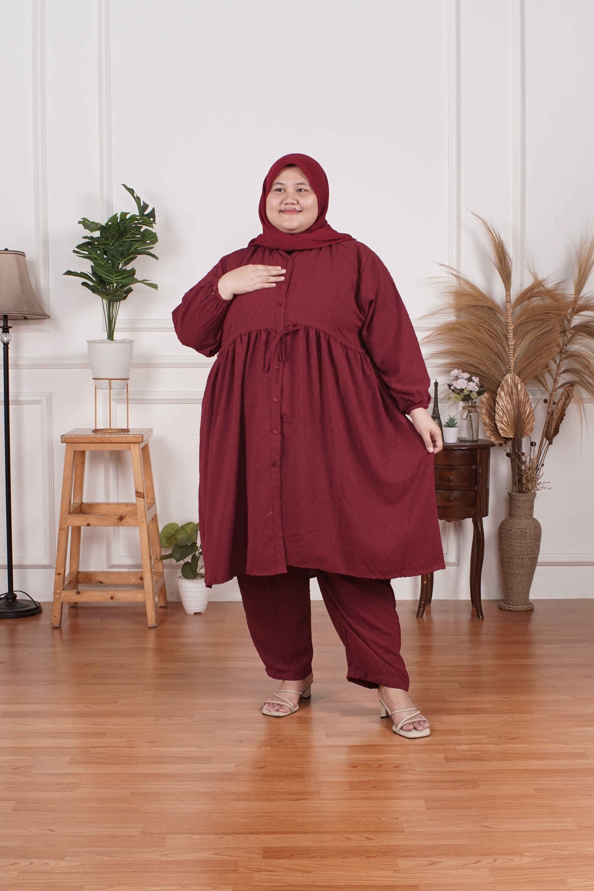Yomi Official - Tunic Suit Emalia | Setelan Tunik Serut Maroon