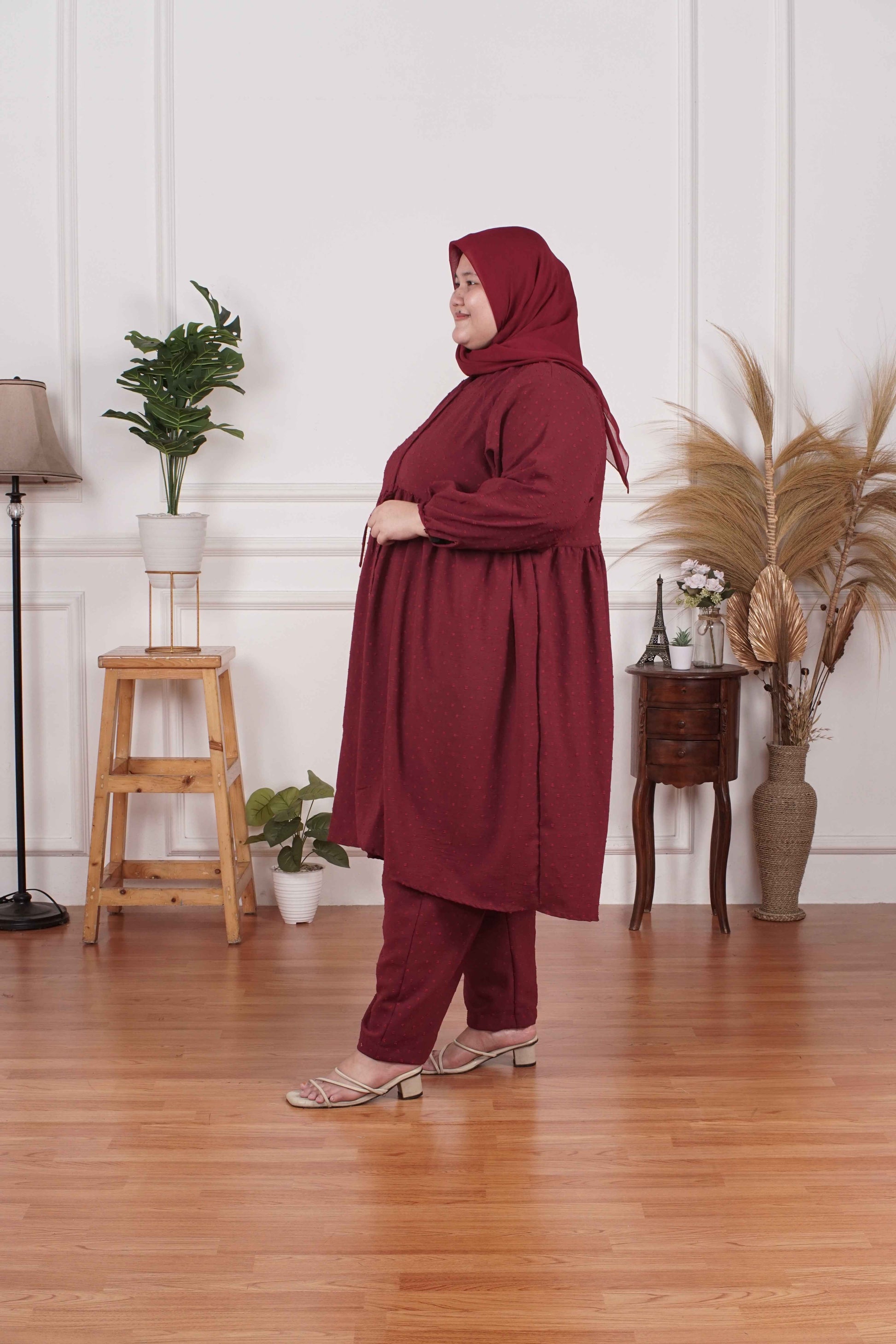 Yomi Official - Tunic Suit Emalia | Setelan Tunik Serut Maroon