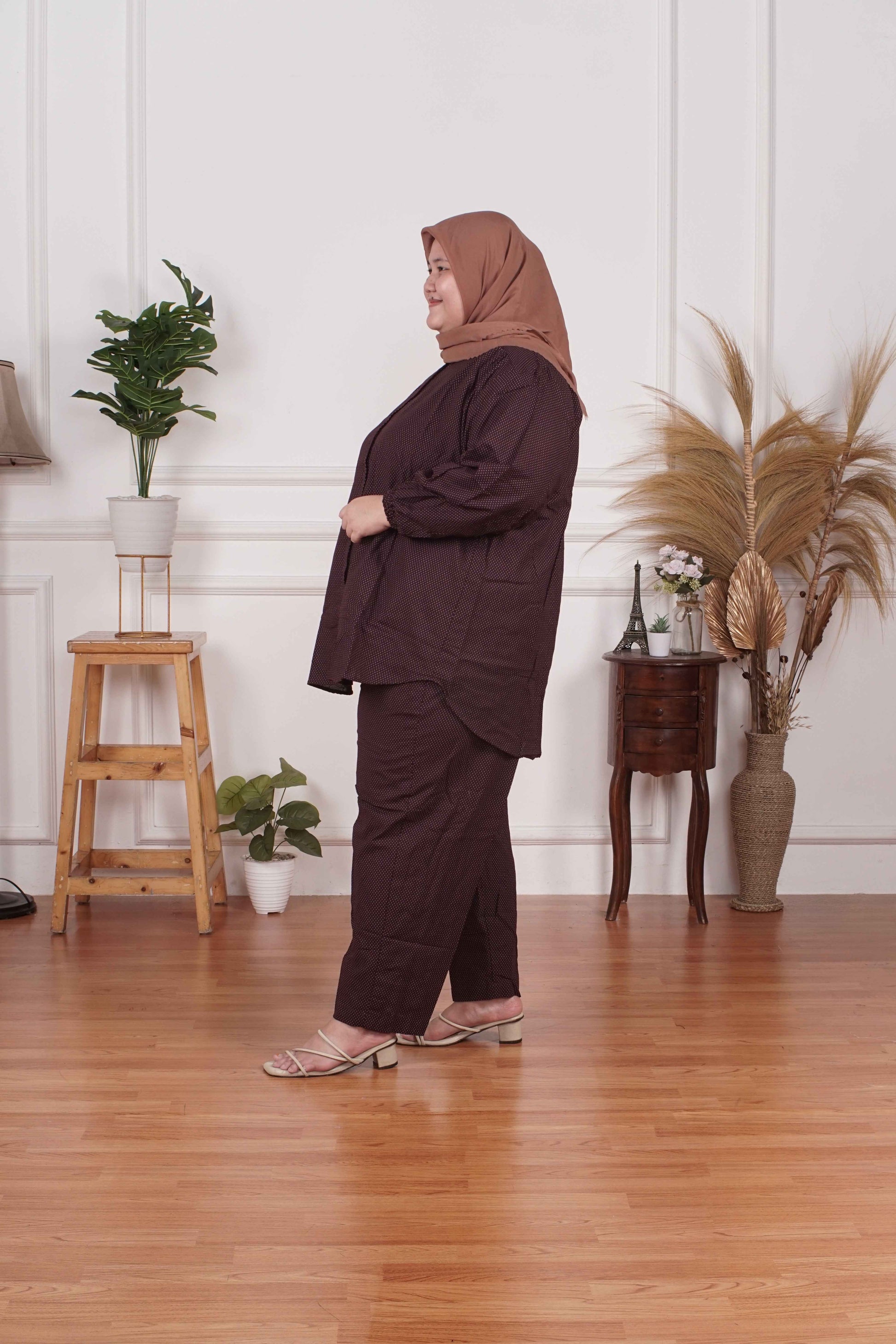 Yomi Official - Ayumi Set | Oneset Kemeja Abtrak Cappucino