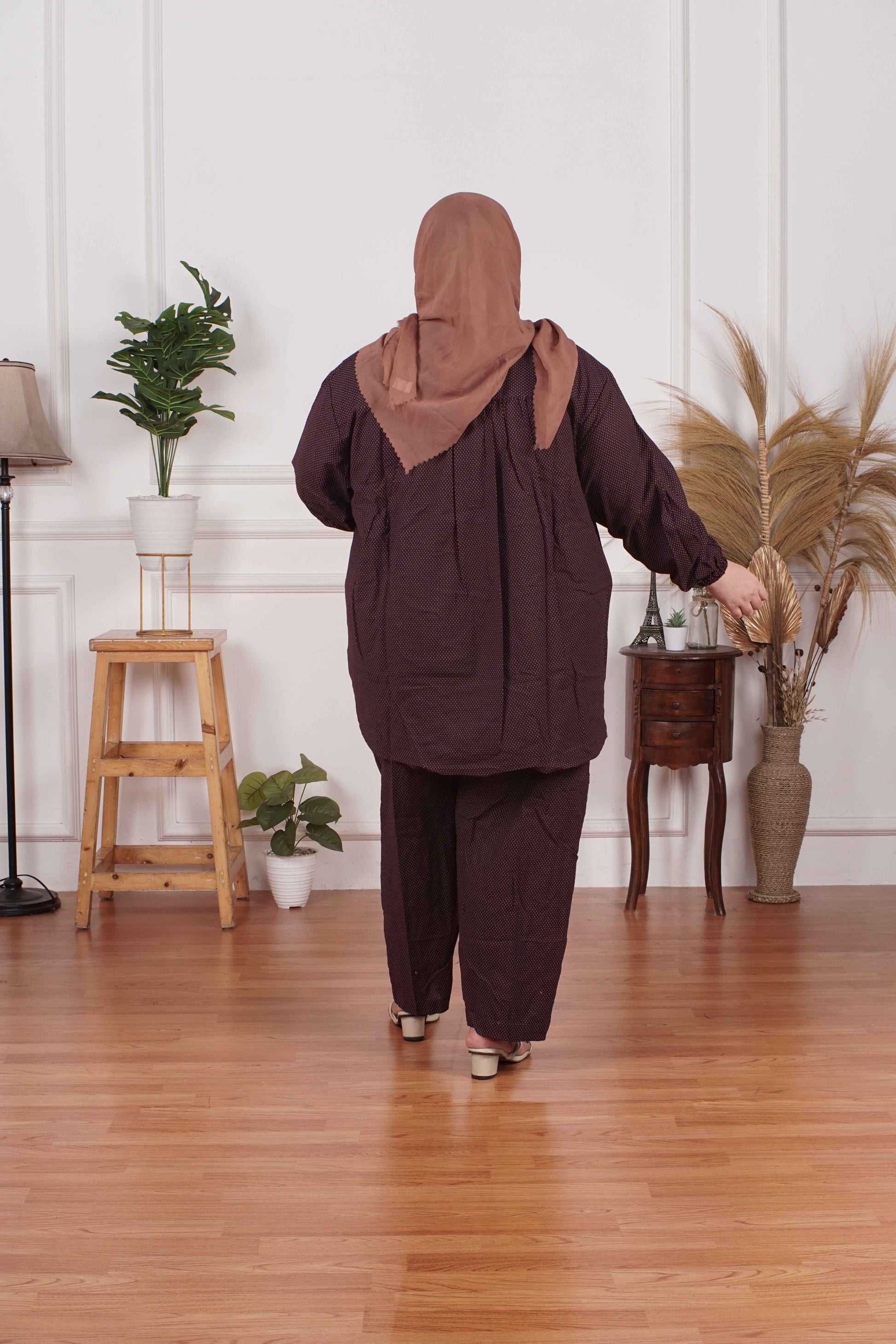 Yomi Official - Ayumi Set | Oneset Kemeja Abtrak Cappucino