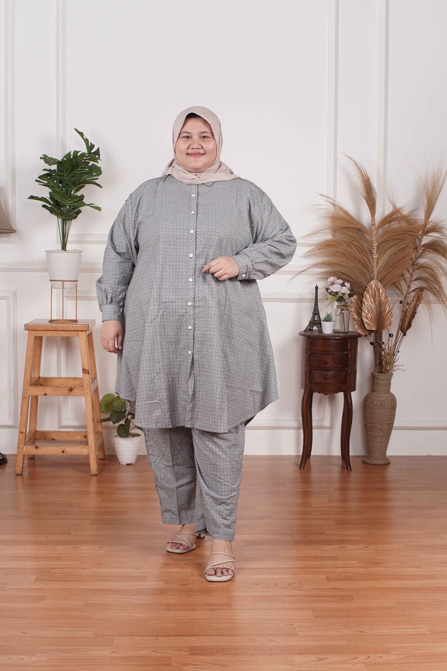 Yomi Official - Tunic Suit Azura | Setelan Tunik Geo Black White