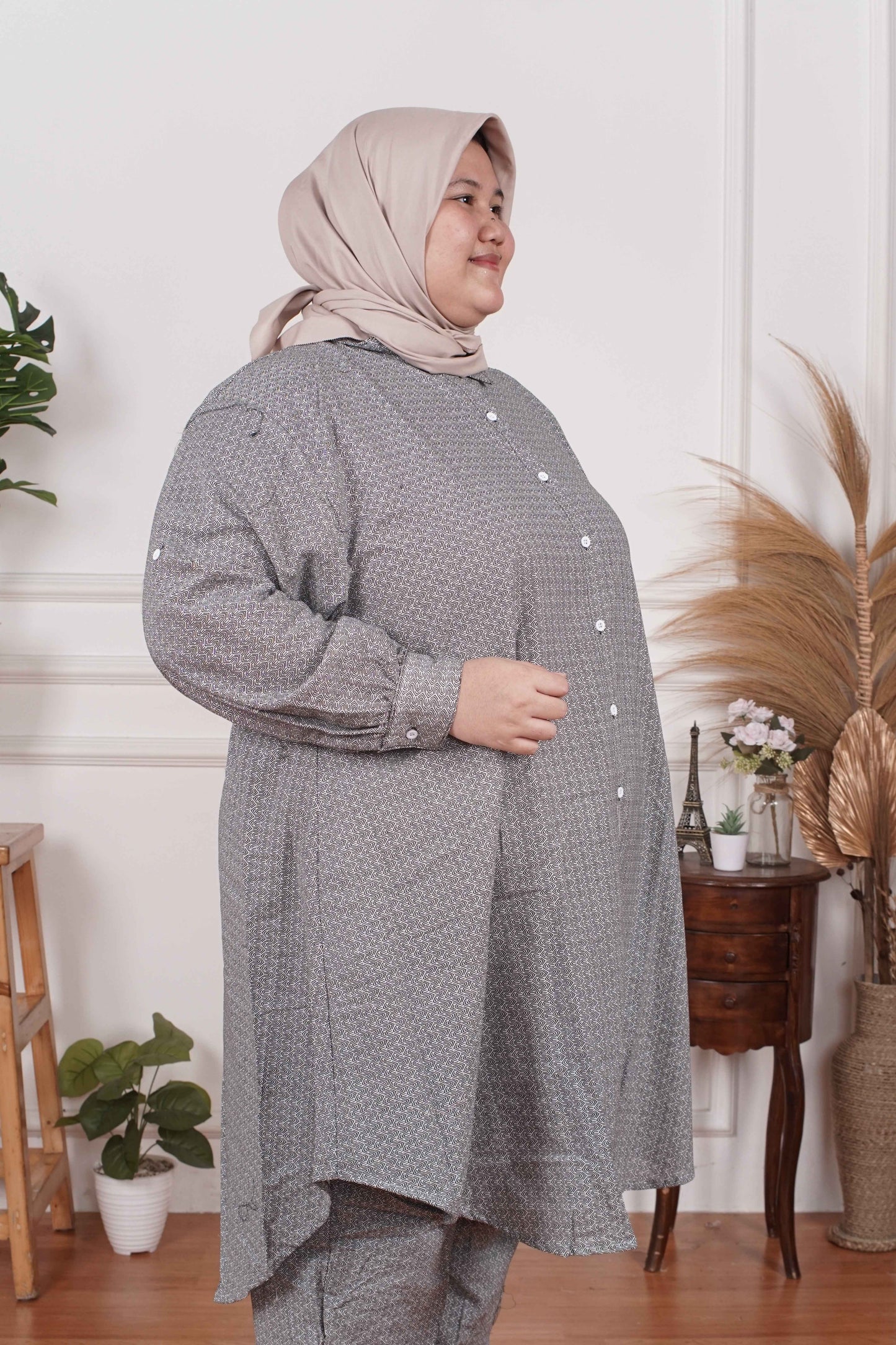 Yomi Official - Tunic Suit Azura | Setelan Tunik Geo Black White