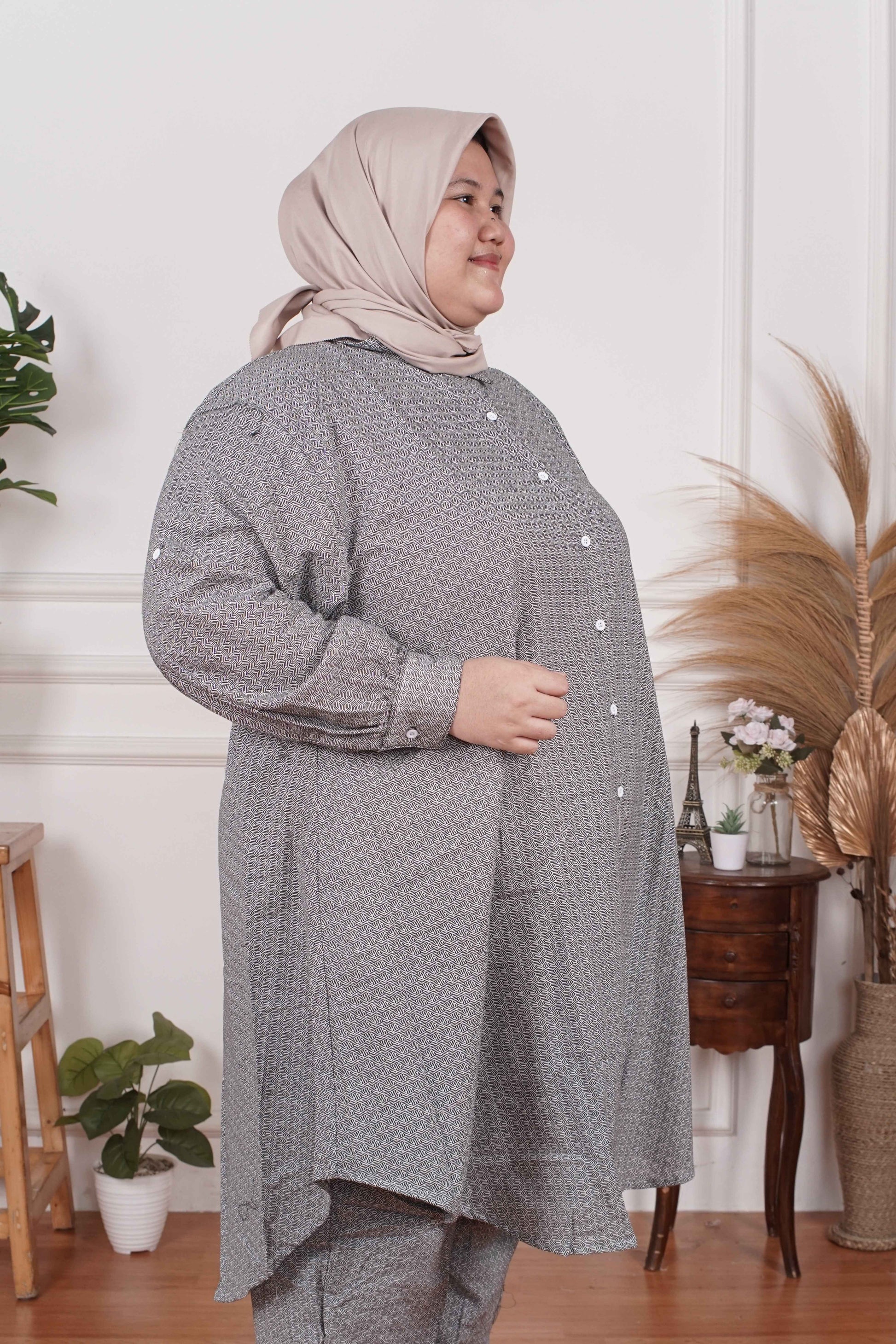 Yomi Official - Tunic Suit Azura | Setelan Tunik Geo Black White