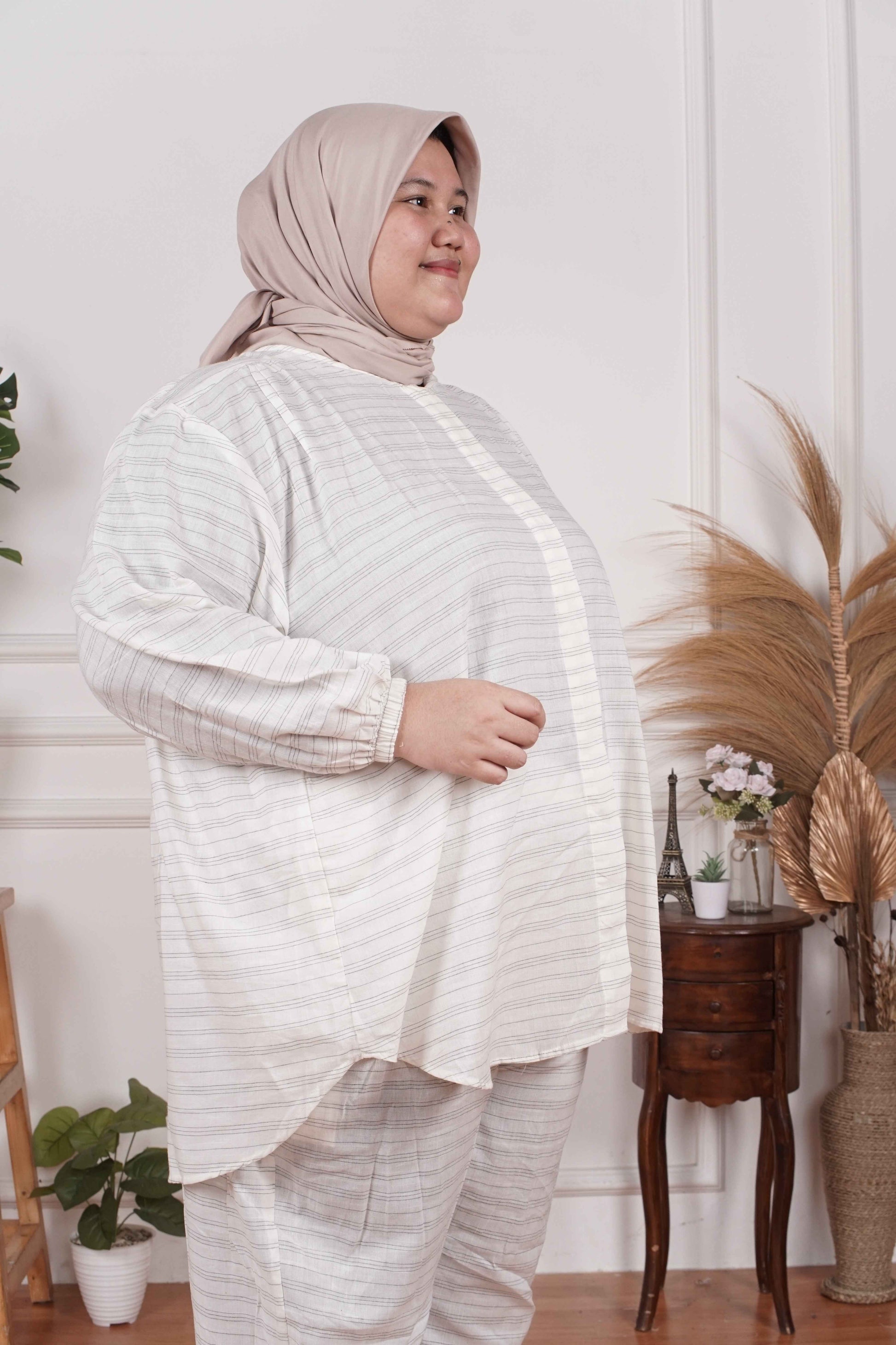 Yomi Official - Ayumi Set | Oneset Kemeja Stripe Nude