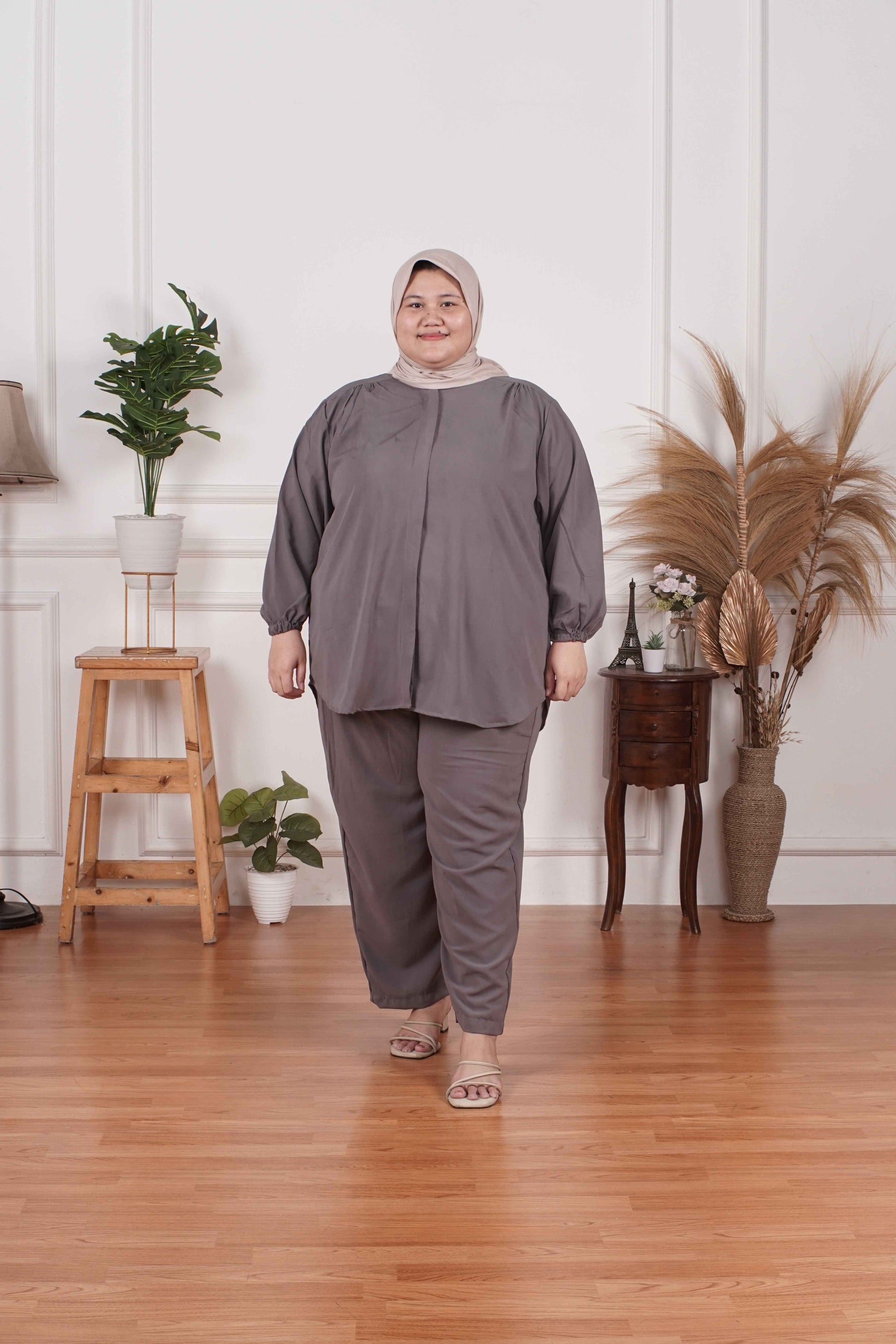 Yomi Official - Ayumi Set | Oneset Kemeja Basic Grey