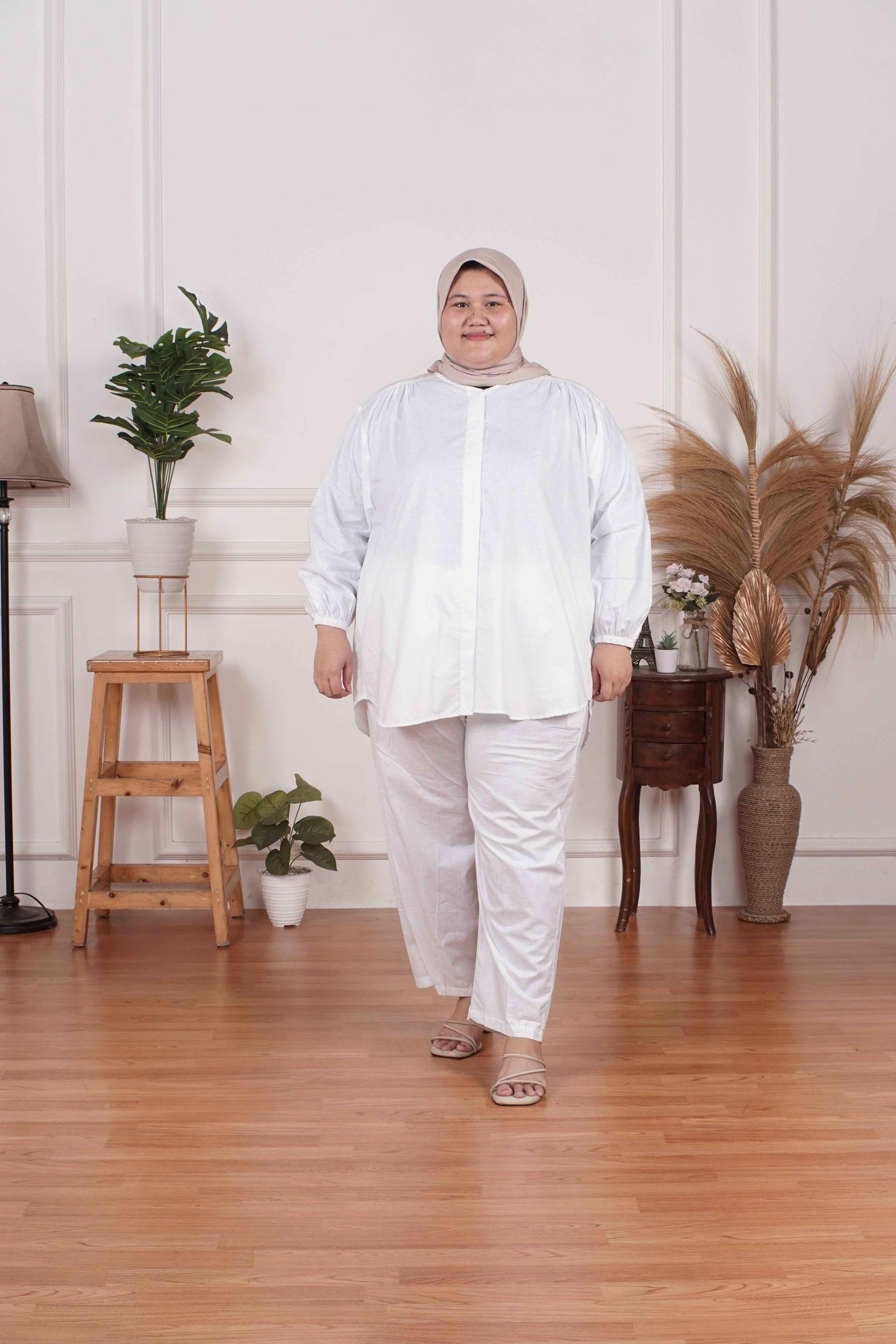 Yomi Official - Ayumi Set | Oneset Kemeja Polka Broken White