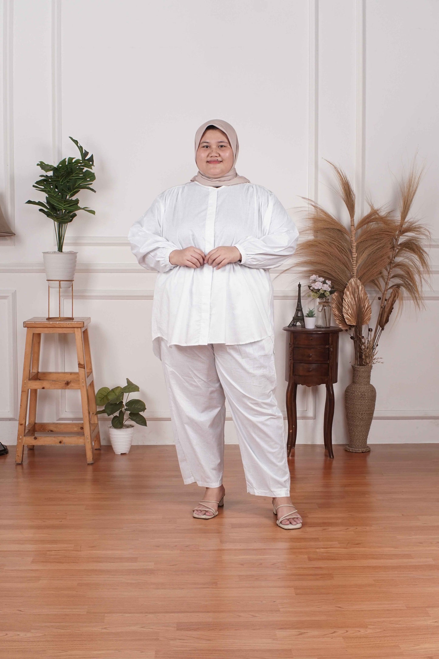 Yomi Official - Ayumi Set | Oneset Kemeja Polka Broken White