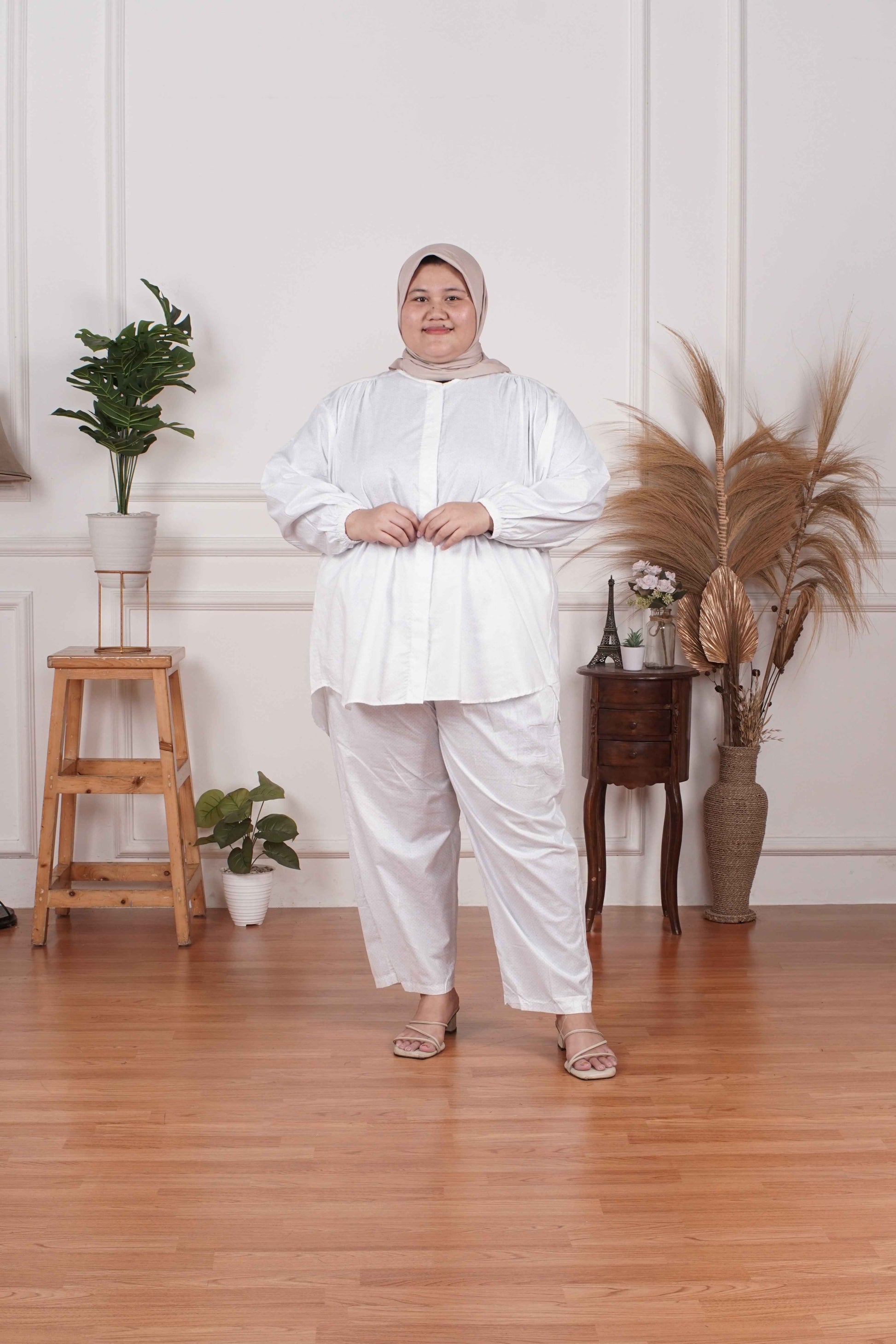 Yomi Official - Ayumi Set | Oneset Kemeja Polka Broken White