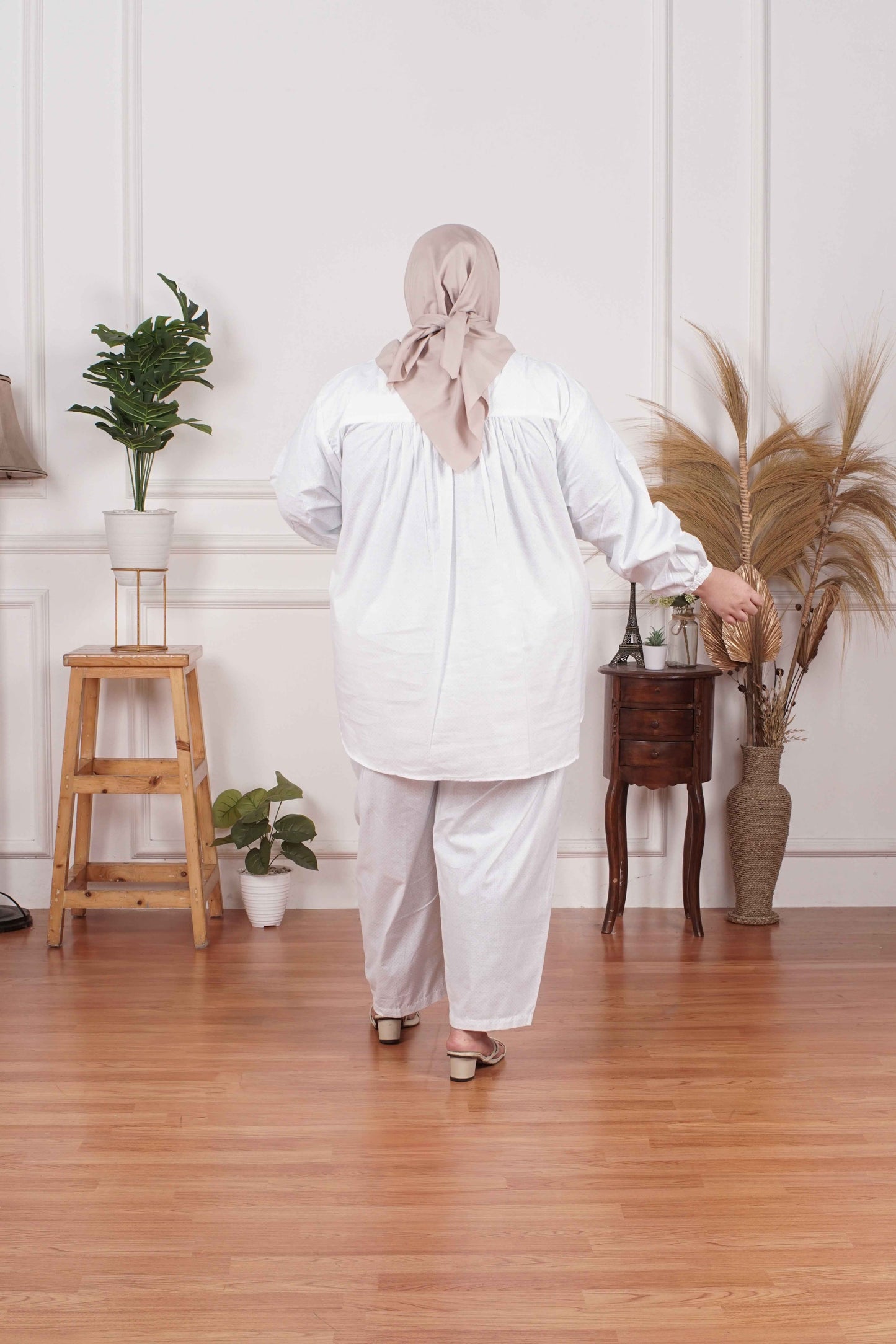 Yomi Official - Ayumi Set | Oneset Kemeja Polka Broken White