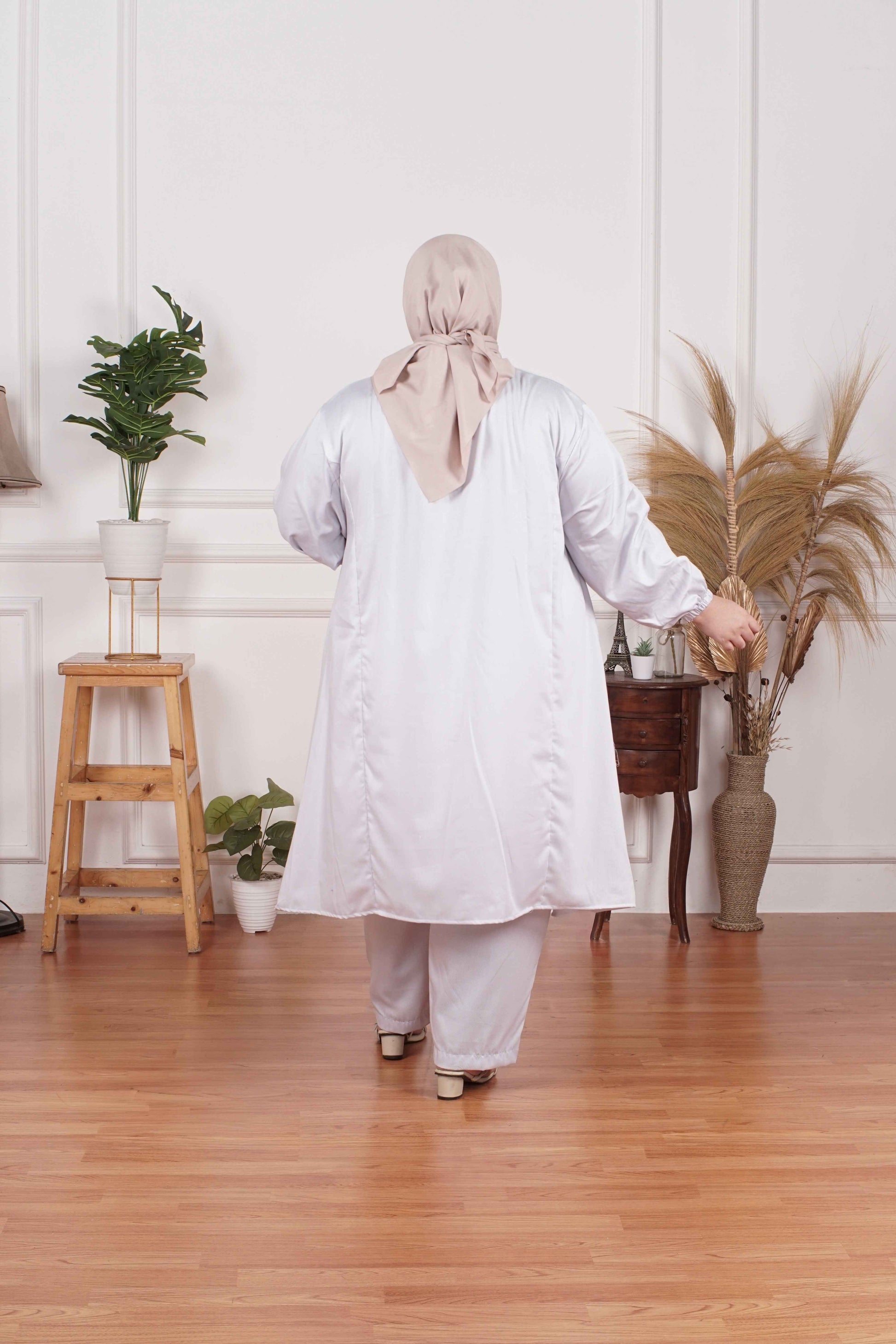 Yomi Official - Tunic Suit Yura | Setelan Tunik Slit Broken White Stripe