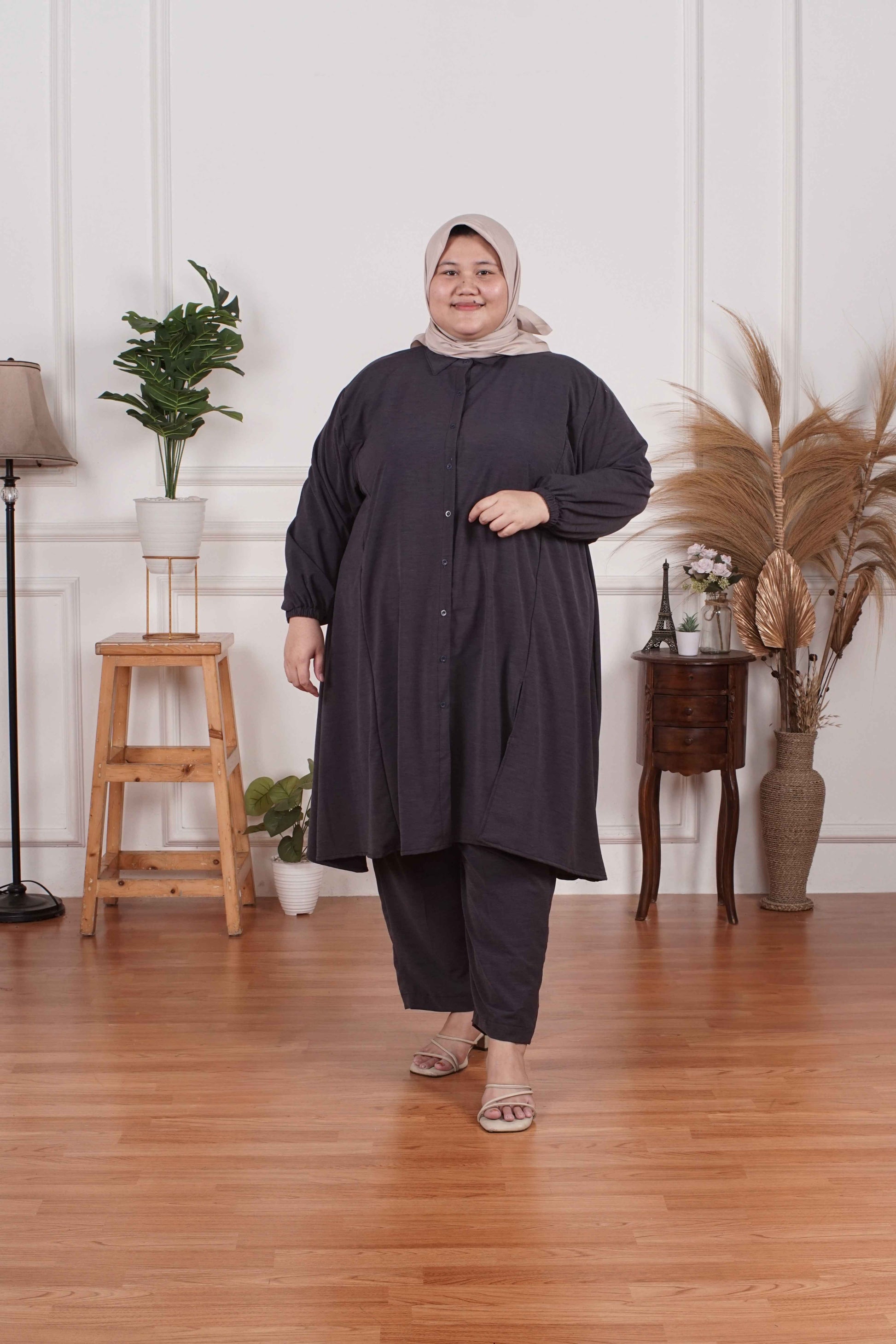Yomi Official - Tunic Suit Yura | Setelan Tunik Slit Grey Navy