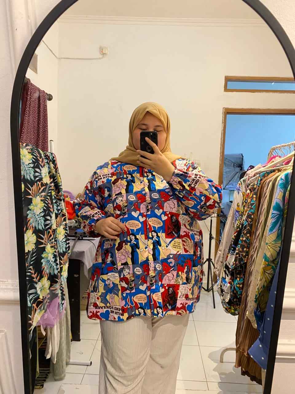 Yomi Official - Kemeja Katun VIP | Comic Adam