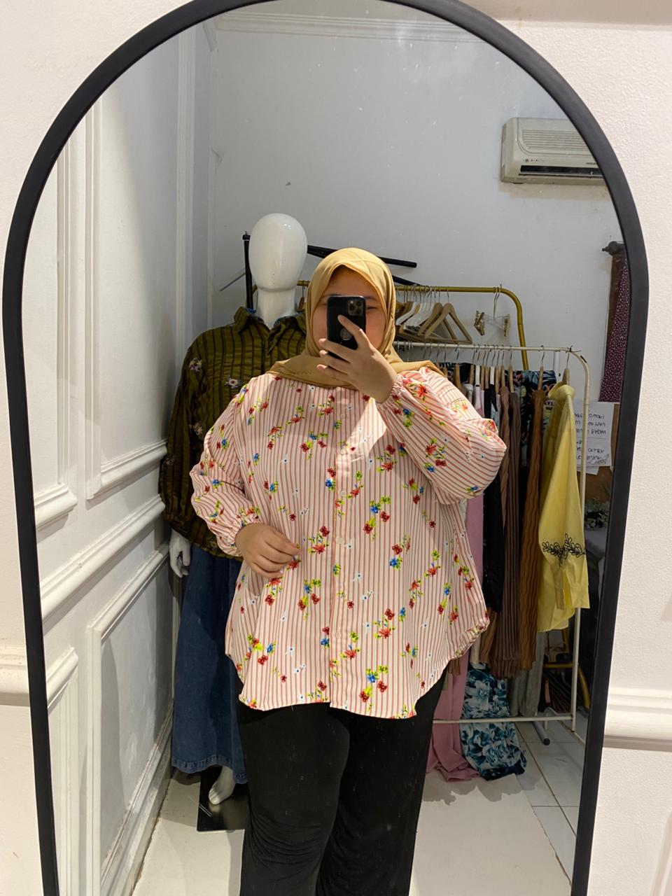 Yomi Official - Kemeja Vellena | Garis Pink Bunga