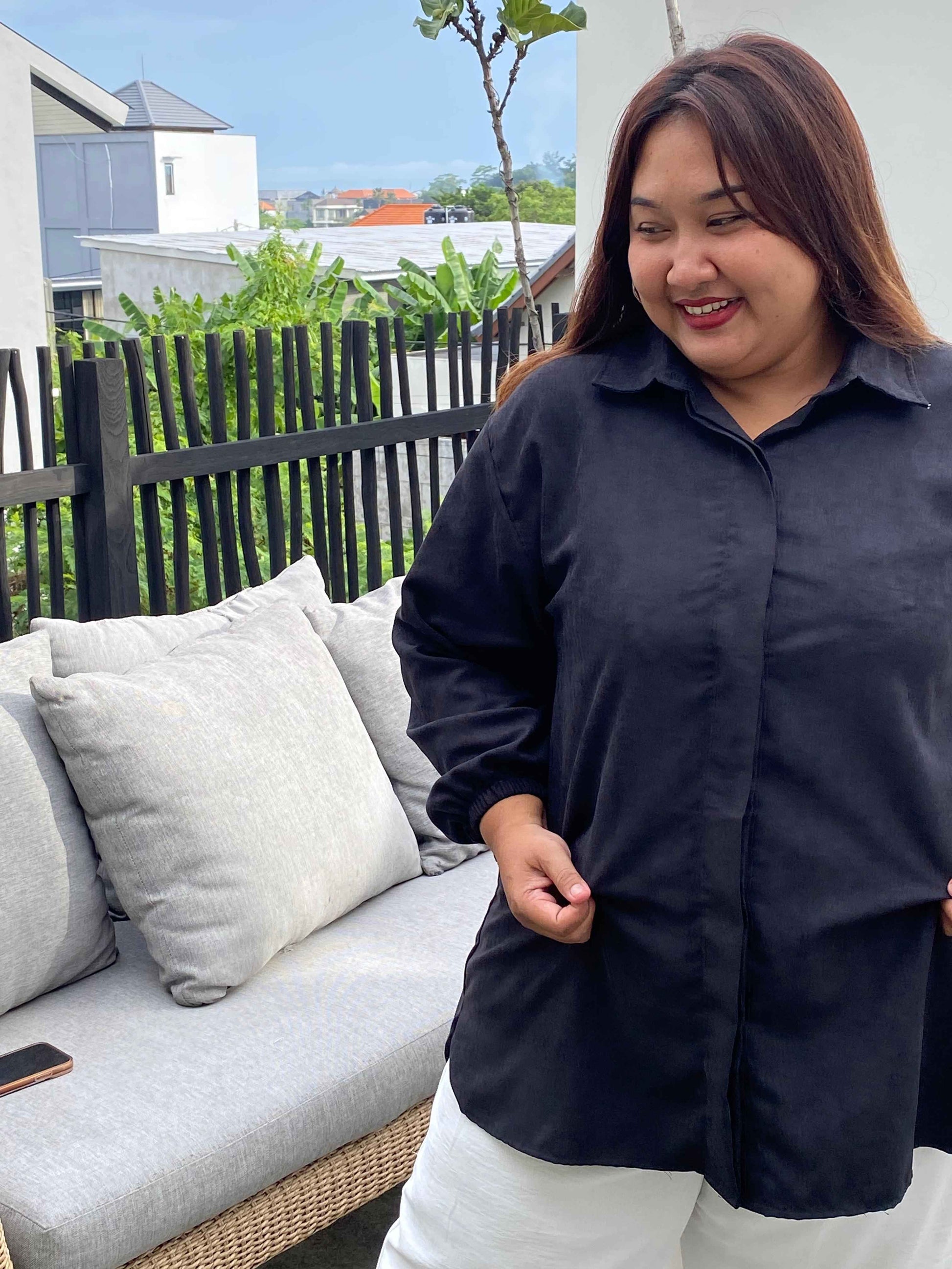 Yomi Official - Kemeja Coduroy | Hitam