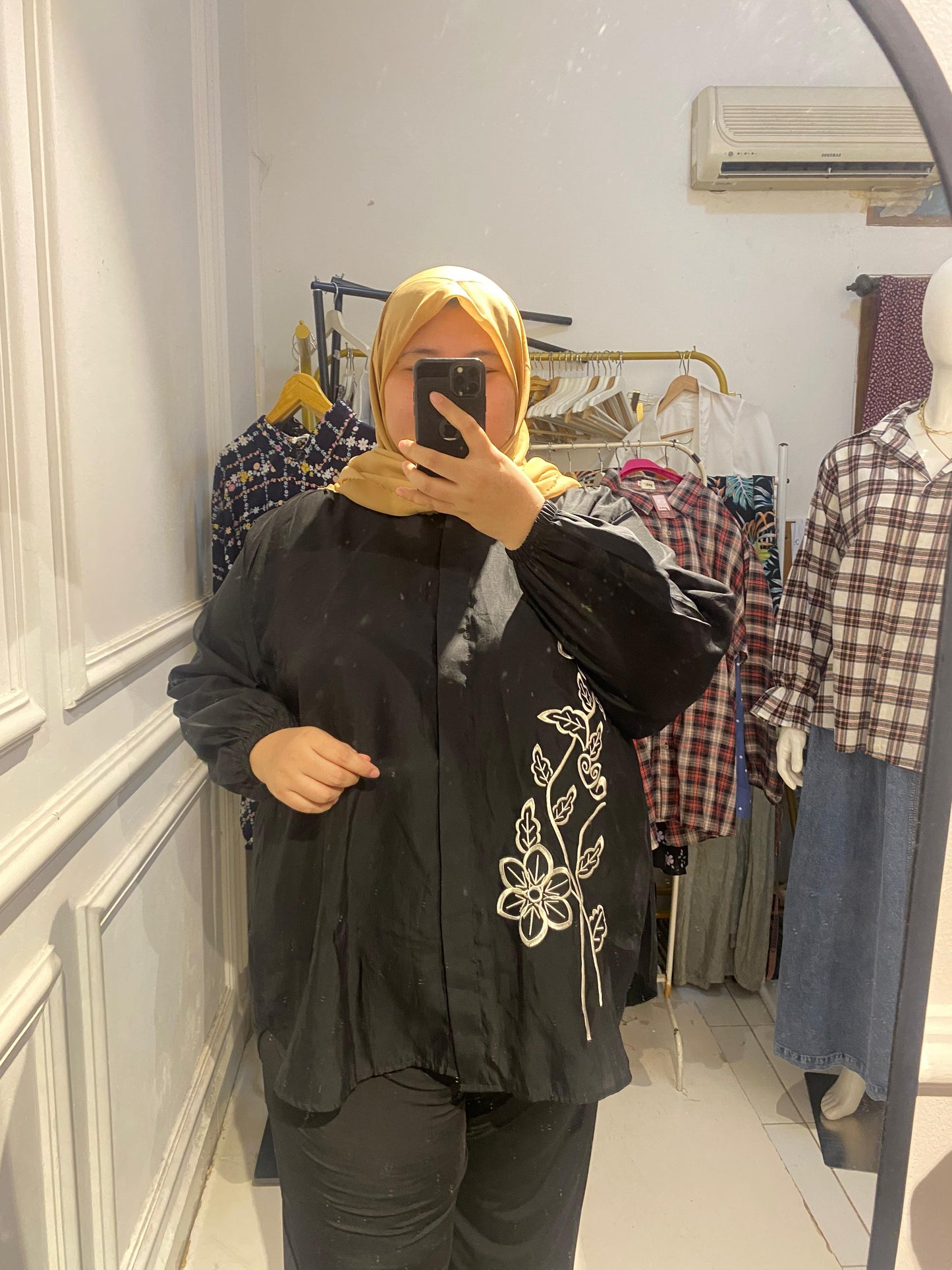 Yomi Official - Kemeja Embroider | Bunga Satu