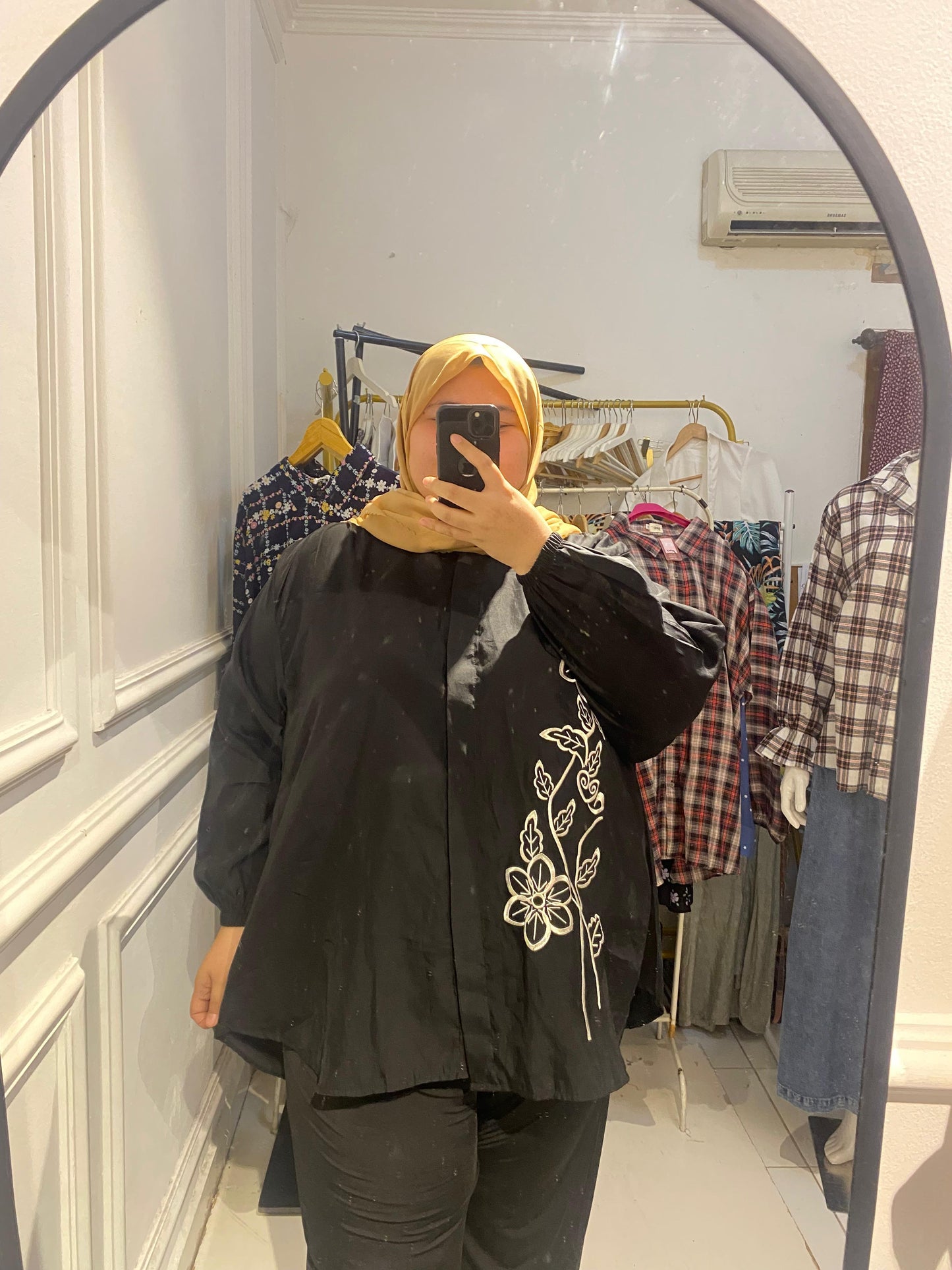 Yomi Official - Kemeja Embroider | Bunga Satu