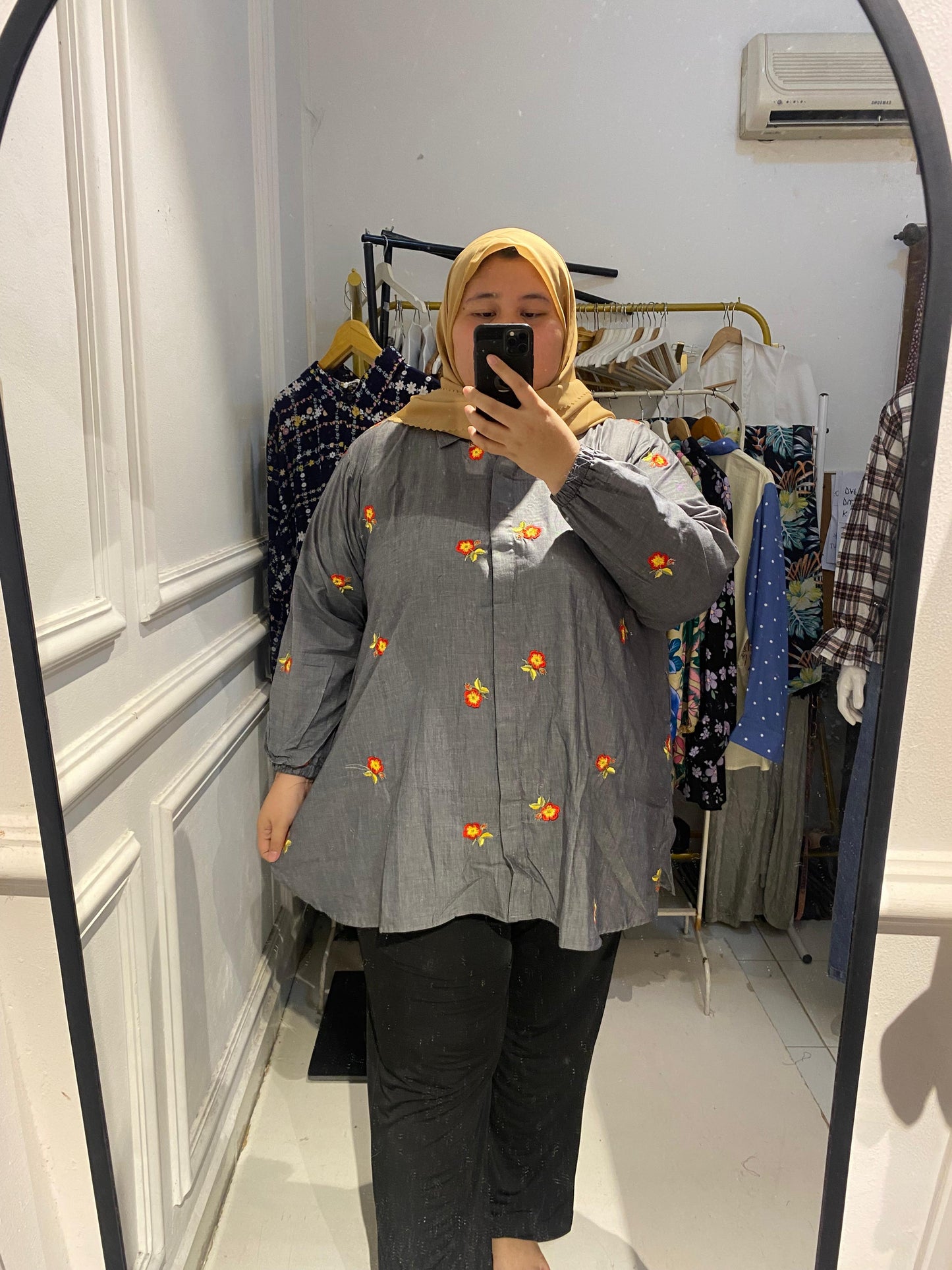 Yomi Official - Kemeja Vellena | Katun Bordir Abu