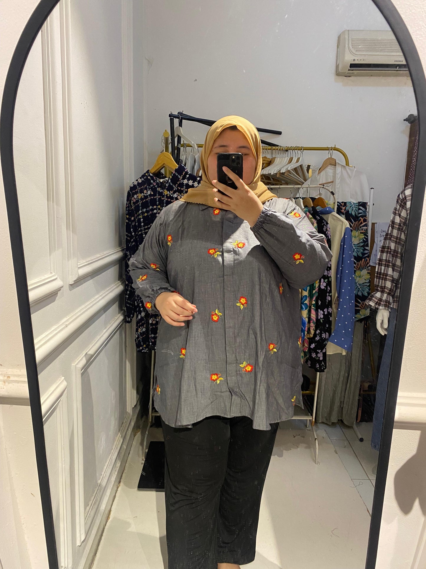 Yomi Official - Kemeja Vellena | Katun Bordir Abu