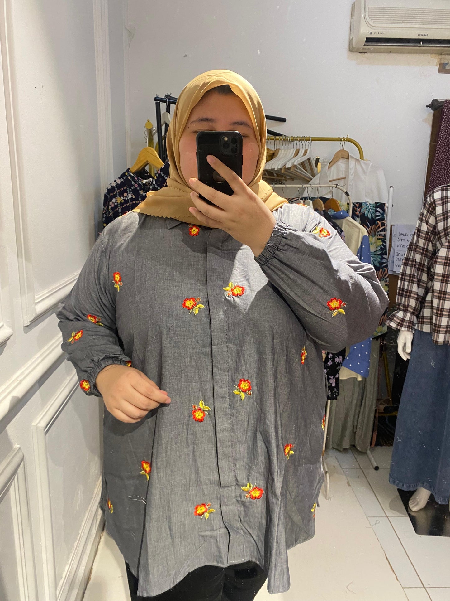 Yomi Official - Kemeja Vellena | Katun Bordir Abu