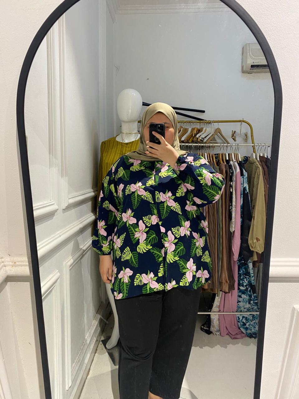 YomI Official - Kemeja Vellena | Bunga Navy