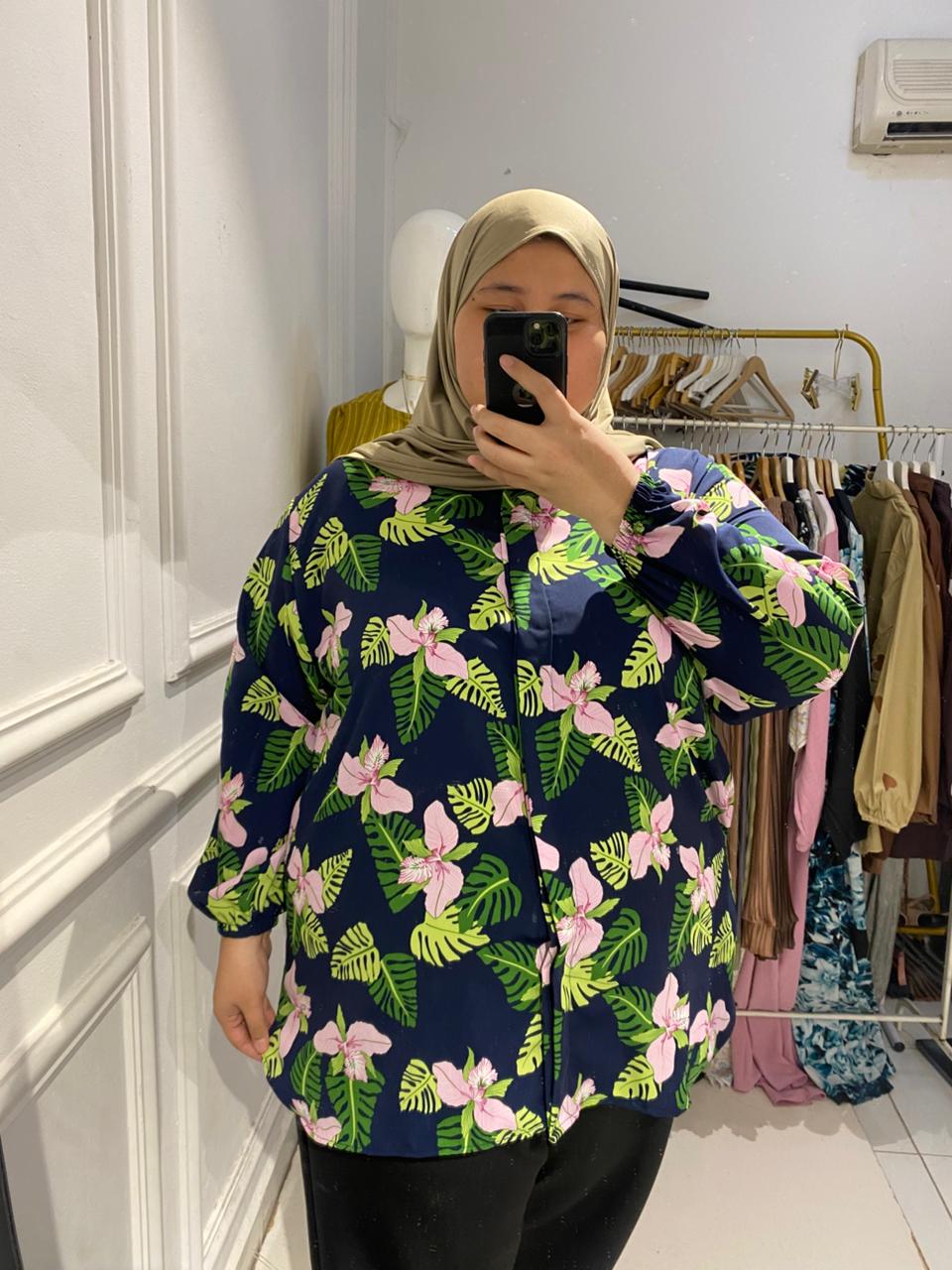 YomI Official - Kemeja Vellena | Bunga Navy