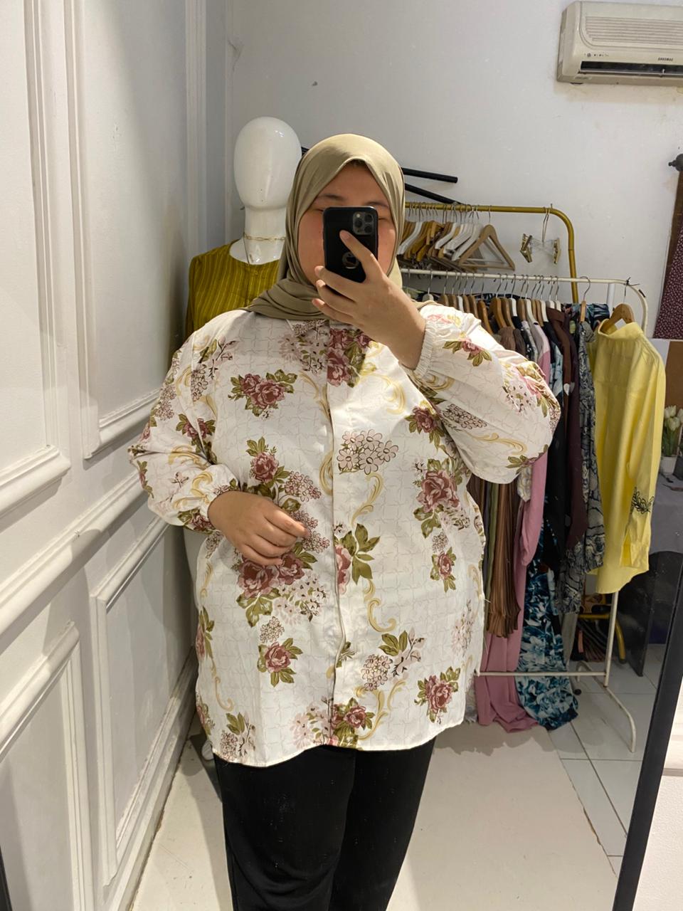 Yomi Official - Kemeja Vellena | White Flower