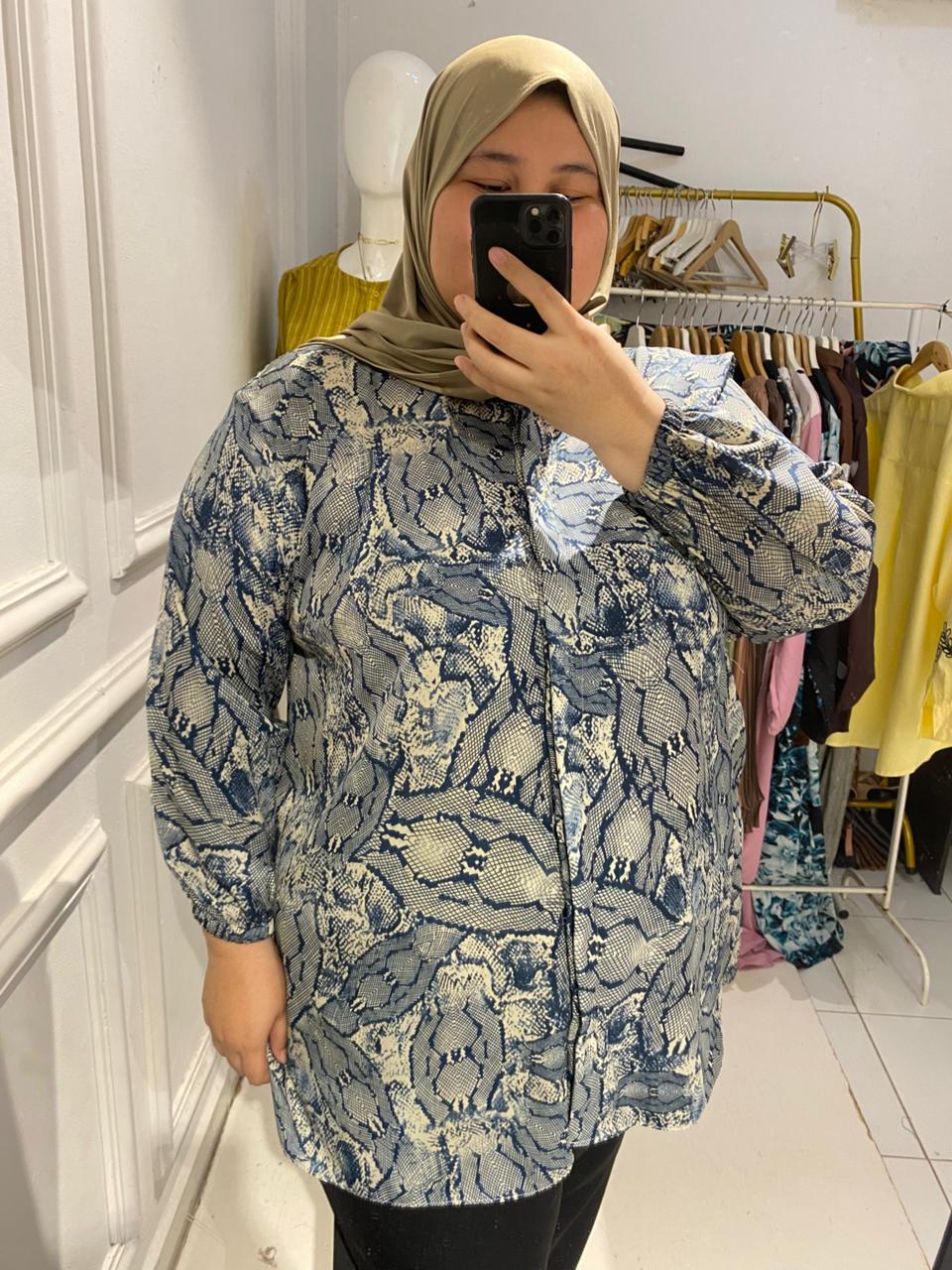 Yomi Official - Kemeja Vellena | Animal Print