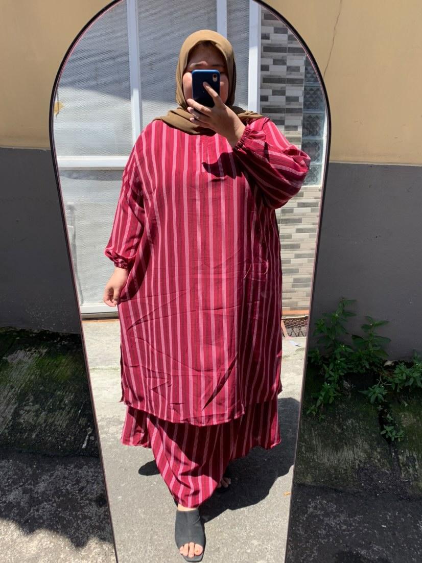 Setelan Tunik Rok Garis Maroon Bigsize